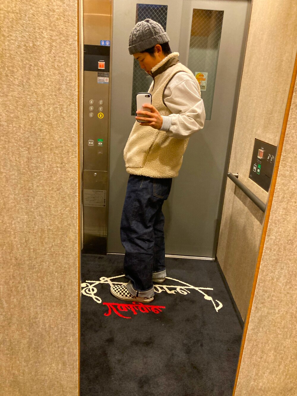 「JELADOのアイテム（ニットキャップ/ビーニー、グレー系）」を使った、00331169さん（メンズ・166cm）の冬コーディネートの3枚目の写真