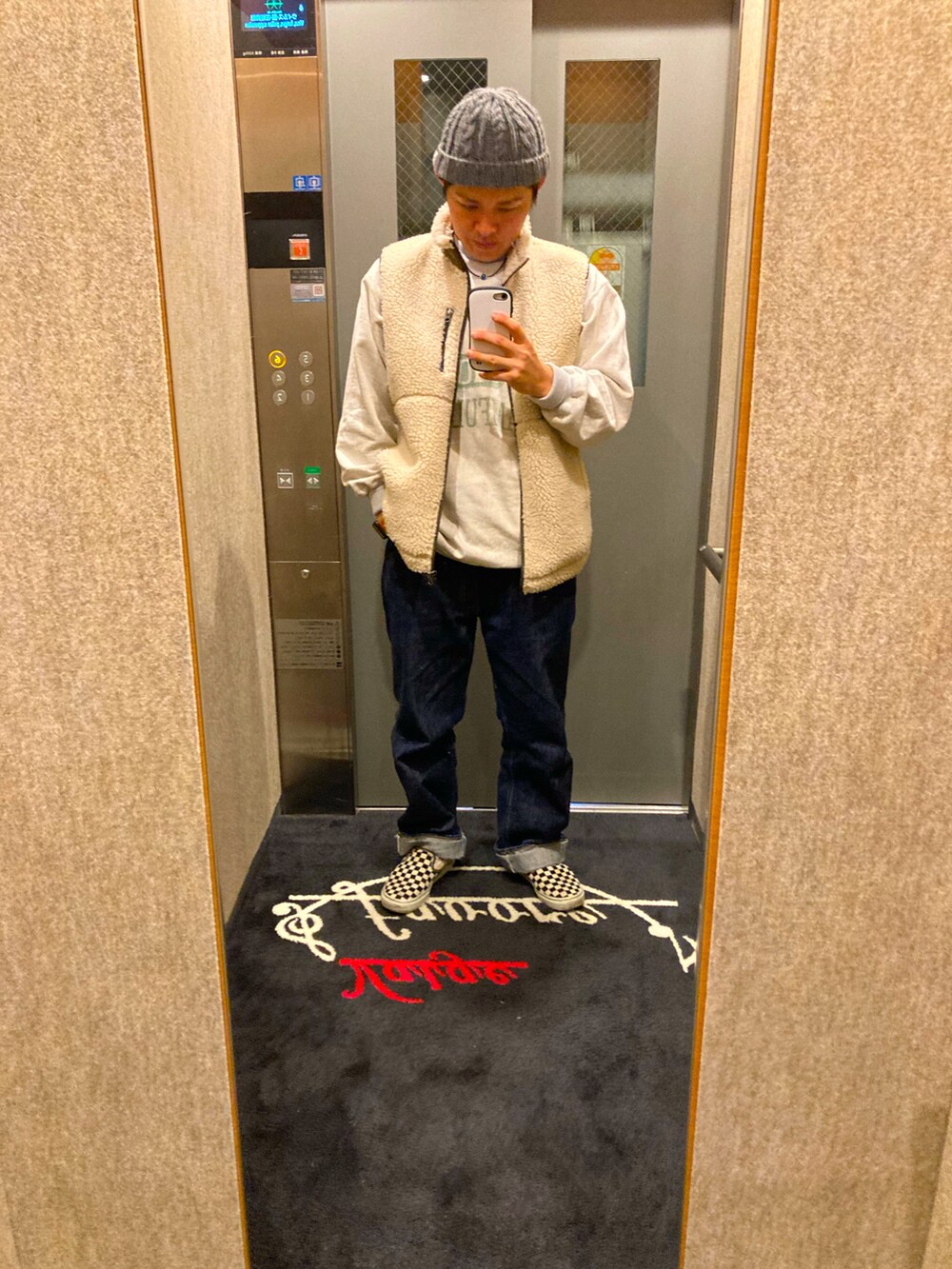 「JELADOのアイテム（ニットキャップ/ビーニー、グレー系）」を使った、00331169さん（メンズ・166cm）の冬コーディネートの2枚目の写真