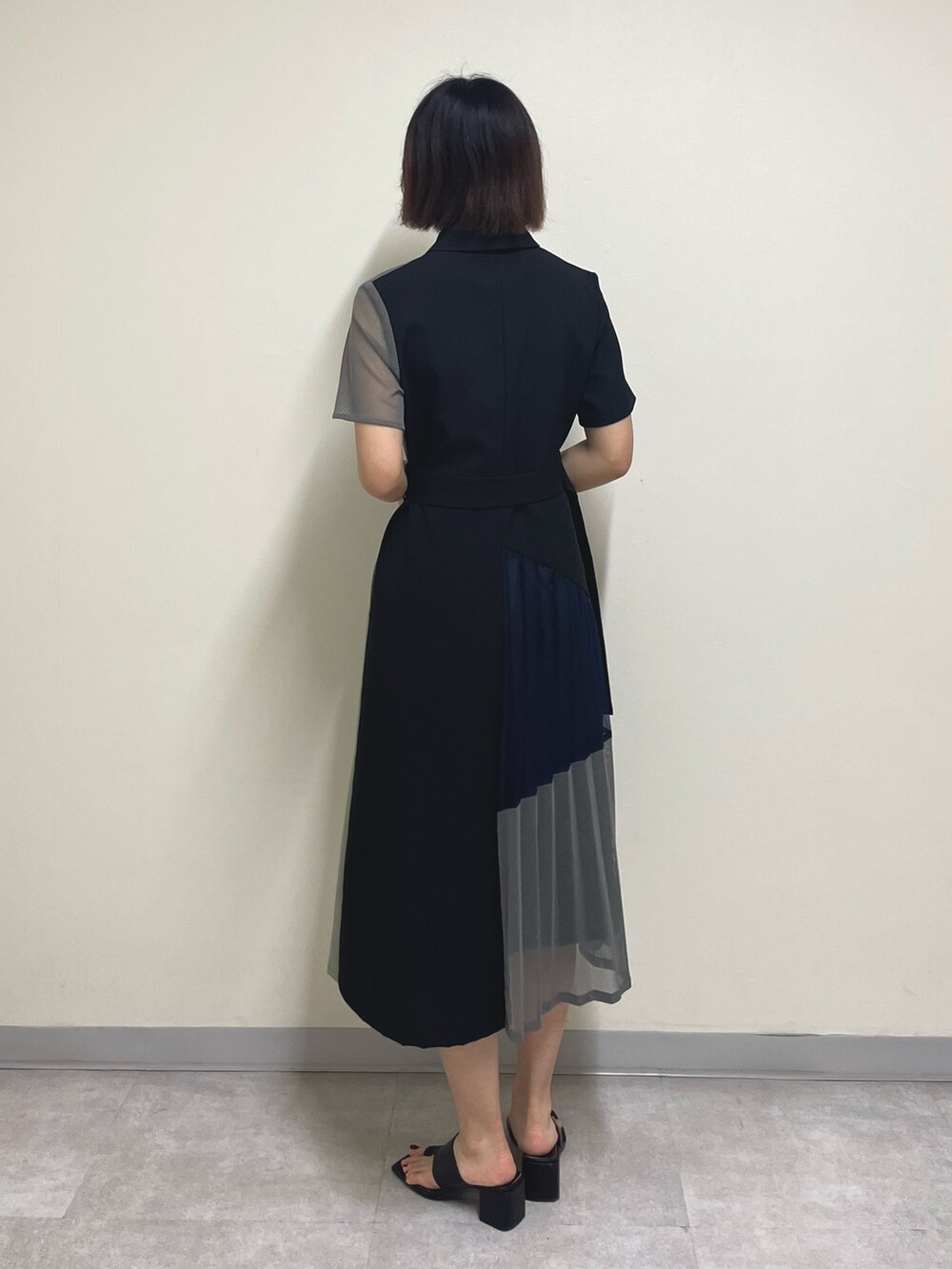 「休日コーデ、ワンピース、春コーデ、夏コーデ、メッシュワンピ」｜「UNITED TOKYOのスライドアシメワンピース（ワンピース、ブラック系）」を使った、ai2o3さん（レディース・163cm）の春コーディネートの3枚目の写真