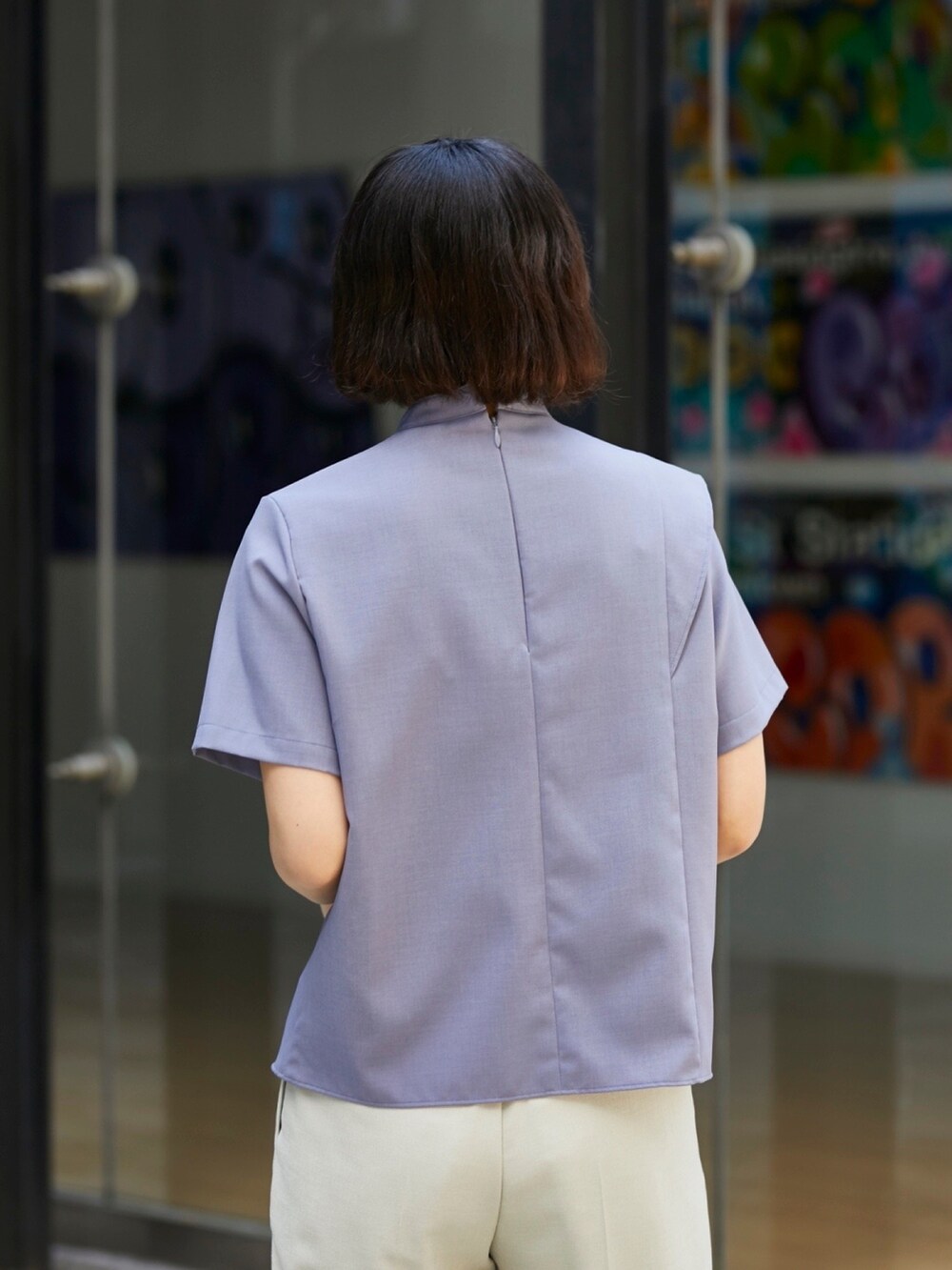 「リネンパンツ、春コーデ、夏コーデ、カラーブラウス、オフィスカジュアル、休日コーデ」｜「UNITED TOKYOのバベルフレアブラウス（シャツ/ブラウス、パープル系）」を使った、ai2o3さん（レディース・163cm）の春コーディネートの5枚目の写真