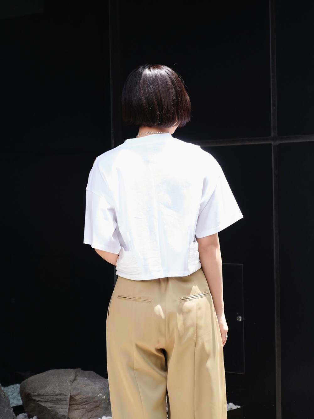 「夏コーデ、ヘルシー肌見せ、きれいめカジュアル、休日スタイル」｜「UNITED TOKYOのコルセットタフタTシャツ-ウォッシャブル-（Tシャツ/カットソー、ホワイト系）」を使った、ai2o3さん（レディース・163cm）の夏コーディネートの5枚目の写真