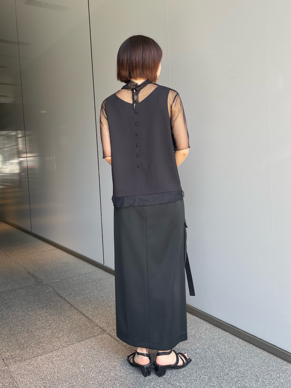 「綺麗めカジュアル、ブラックコーデ、シアートップス、スカートスタイル、春コーデ、夏コーデ」｜「UNITED TOKYOのシアーコンビハイネックブラウス（シャツ/ブラウス、ブラック系）」を使った、ai2o3さん（レディース・163cm）の春コーディネートの2枚目の写真