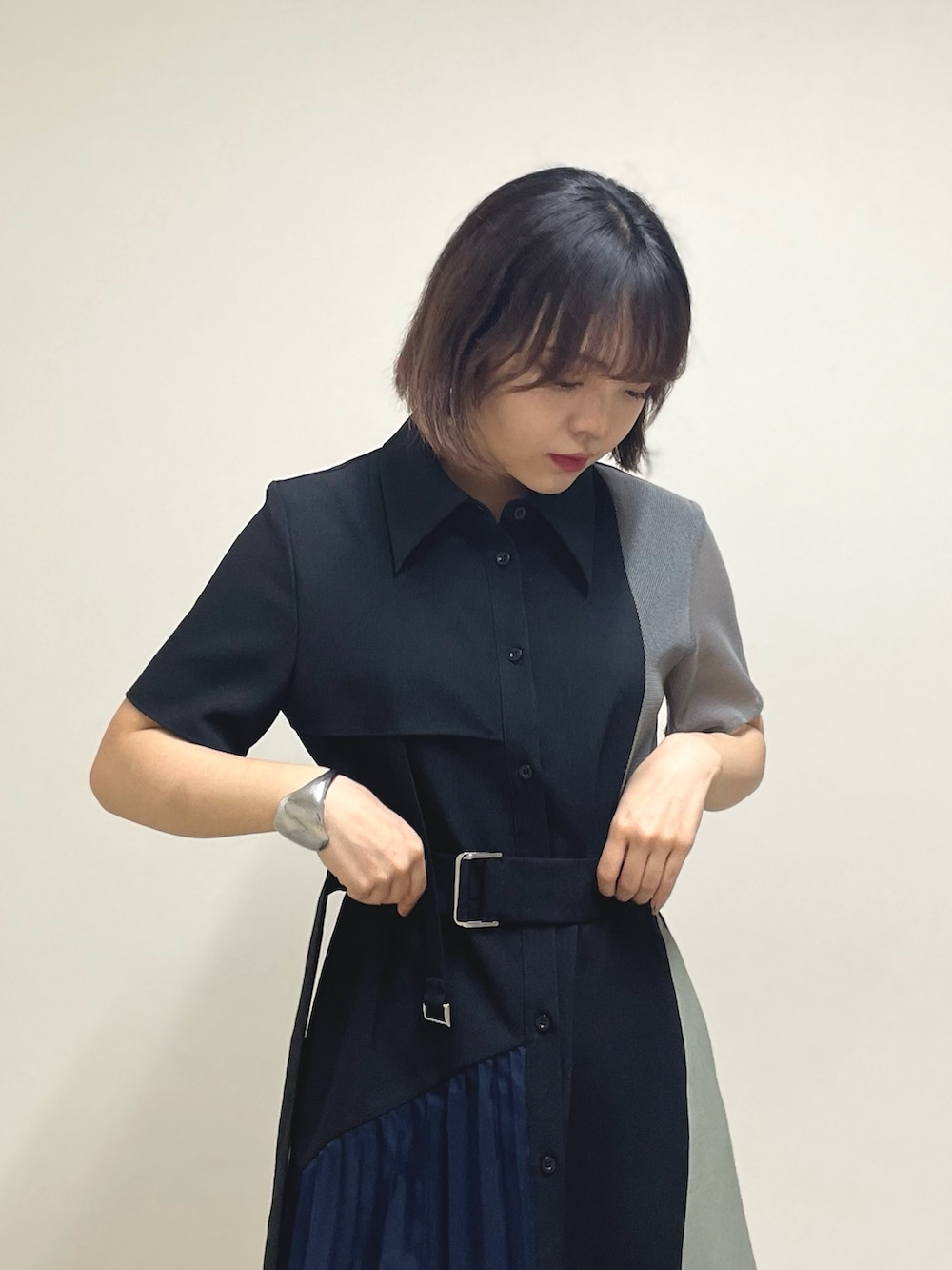 「休日コーデ、ワンピース、春コーデ、夏コーデ、メッシュワンピ」｜「UNITED TOKYOのスライドアシメワンピース（ワンピース、ブラック系）」を使った、ai2o3さん（レディース・163cm）の春コーディネートの4枚目の写真