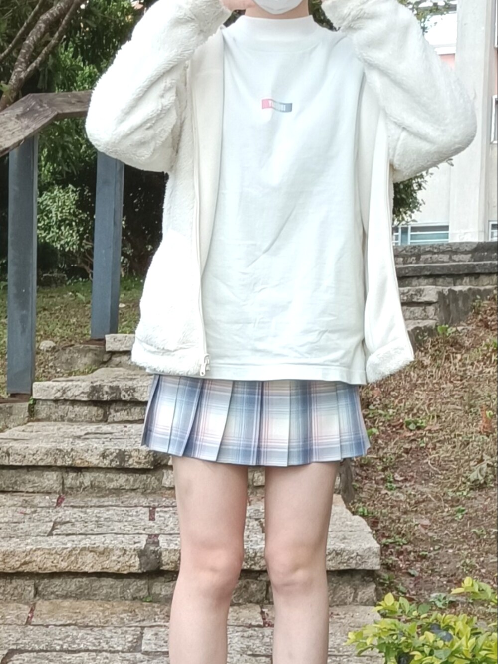 「UNIQLOのアイテム（Tシャツ/カットソー、グリーン系）」を使った、ハルさん（レディース・168cm）の春コーディネートの2枚目の写真