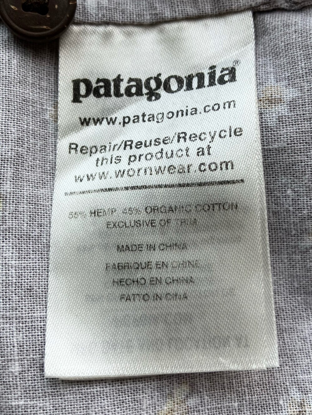 その他のシャツ/ブラウス、ホワイト系のその他パンツ、ブラック系のサンダルを着用したメンズの夏コーディネートの4枚目の写真