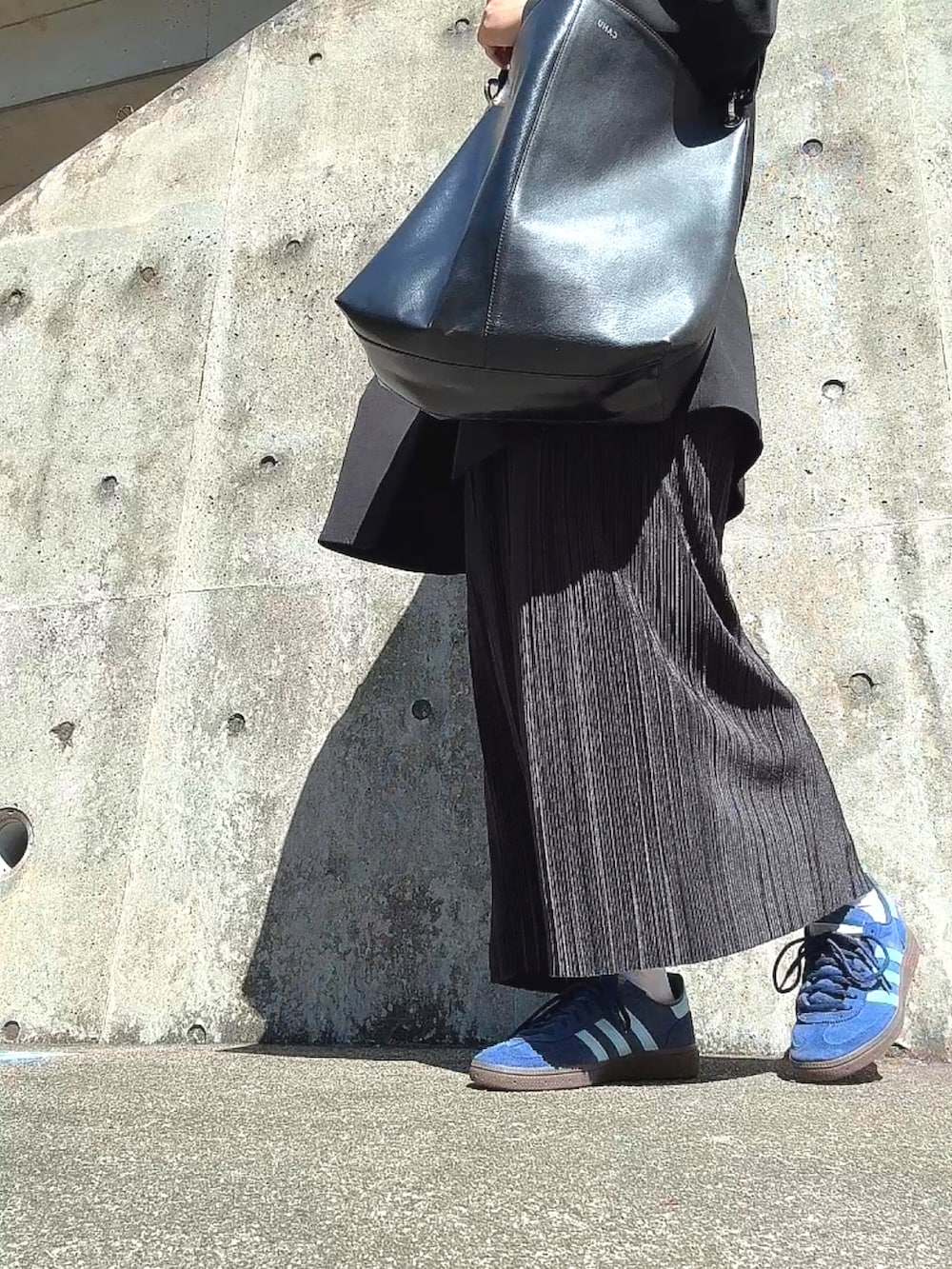 「KBFのアイテム（テーラードジャケット、ブラック系）」を使った、oyco‪ ·͜·♡‬さん（レディース・157cm）の春コーディネートの2枚目の写真