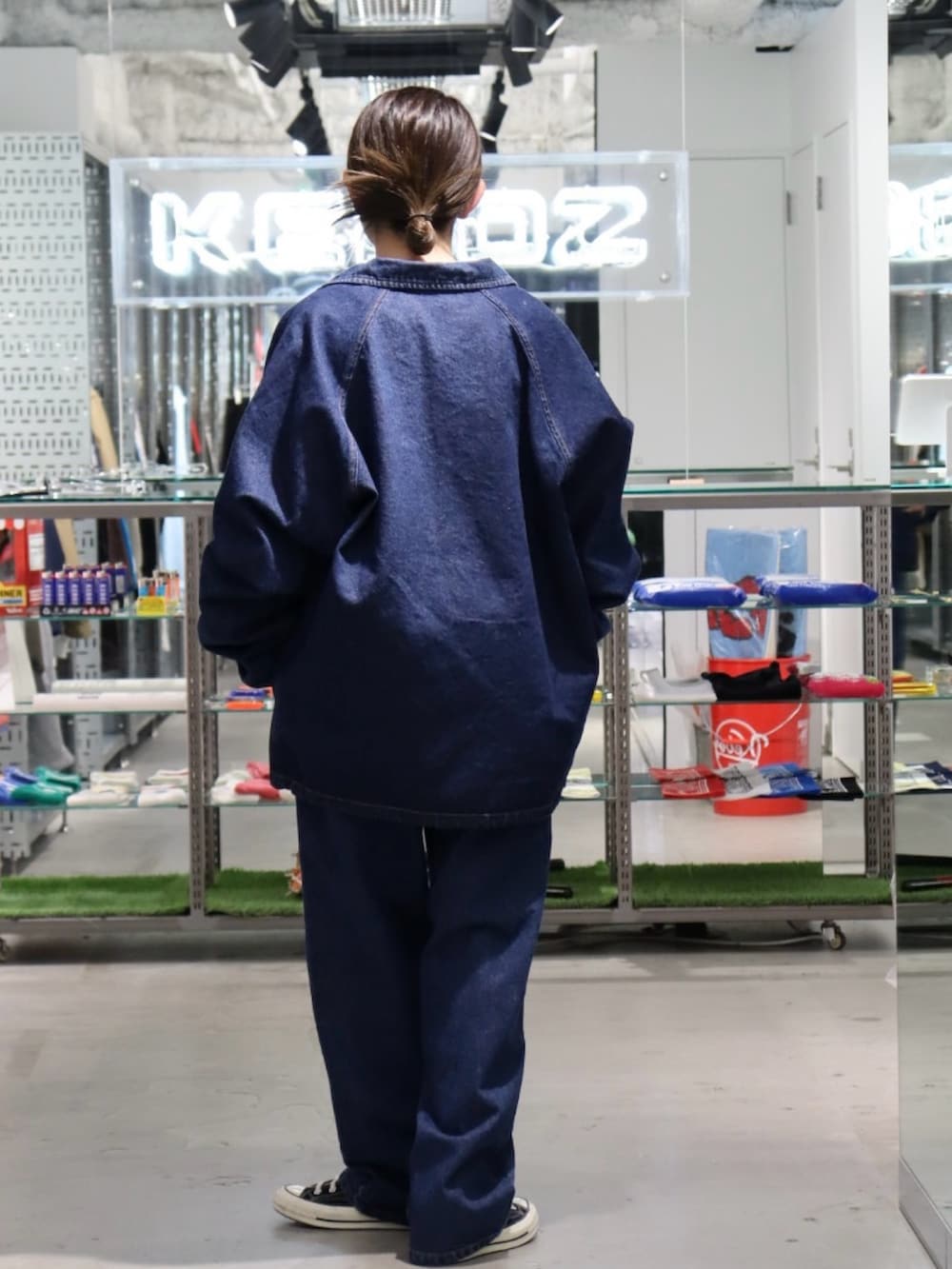 「デニム、デニムジャケット、デニムパンツ、デニムコーデ、デニムオンデニム、セットアップ、きれいめコーデ、ワントーンコーデ、keboz、名古屋」｜「KEBOZの2 PACK MINI TANK TOP（タンクトップ、ホワイト系）」を使った、YUKIさん（レディース・158cm）の夏コーディネートの2枚目の写真