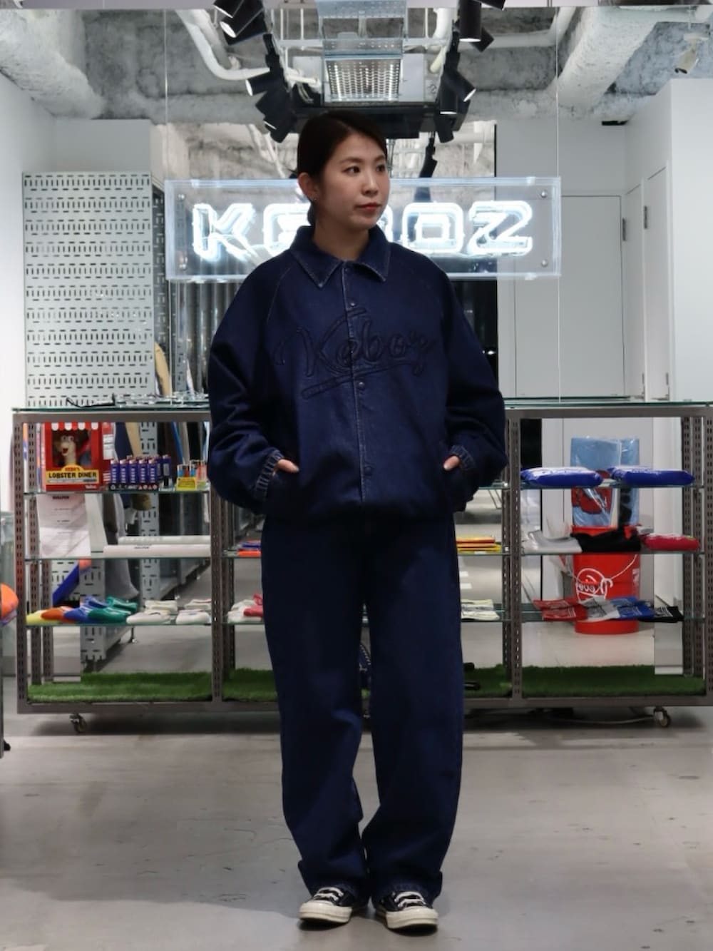 「デニム、デニムジャケット、デニムパンツ、デニムコーデ、デニムオンデニム、セットアップ、きれいめコーデ、ワントーンコーデ、keboz、名古屋」｜「KEBOZの2 PACK MINI TANK TOP（タンクトップ、ホワイト系）」を使った、YUKIさん（レディース・158cm）の夏コーディネートの4枚目の写真