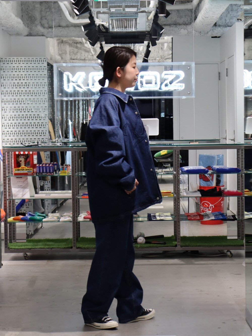 「デニム、デニムジャケット、デニムパンツ、デニムコーデ、デニムオンデニム、セットアップ、きれいめコーデ、ワントーンコーデ、keboz、名古屋」｜「KEBOZの2 PACK MINI TANK TOP（タンクトップ、ホワイト系）」を使った、YUKIさん（レディース・158cm）の夏コーディネートの3枚目の写真
