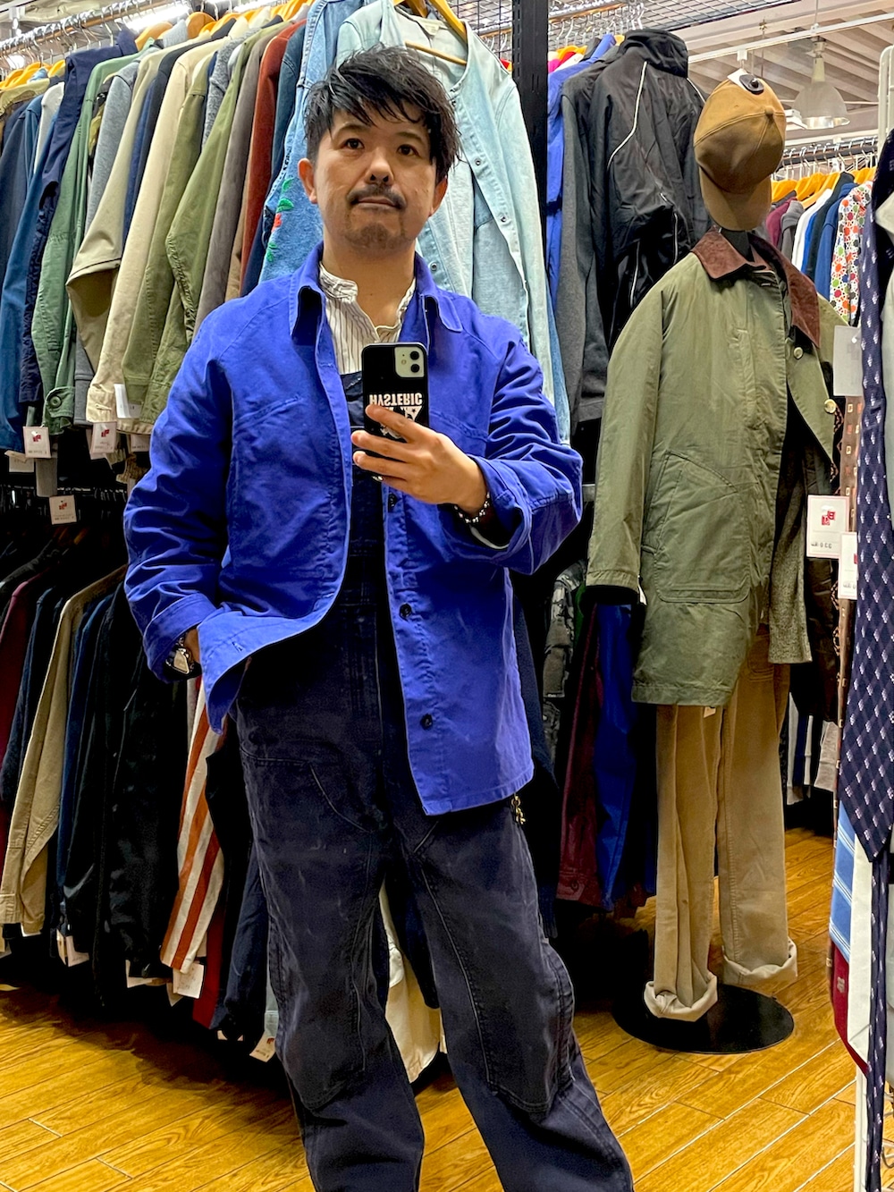 「Carharttのアイテム（カバーオール、パープル系）」を使った、nijinopapapapaさん（メンズ・163cm）の冬コーディネートの2枚目の写真