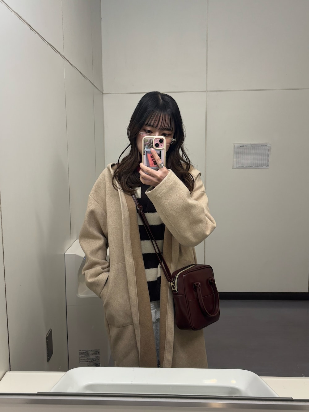 「真冬のあったかスタイル、ニット、レーススカート、ブーツ、コート、レトロ、シンプルコーデ、めがね、ボーダー」｜「GUのアイテム（ニット/セーター、ブラウン系）」を使った、ﾕｽﾞ🌼*･さん（レディース・156cm）の冬コーディネートの2枚目の写真