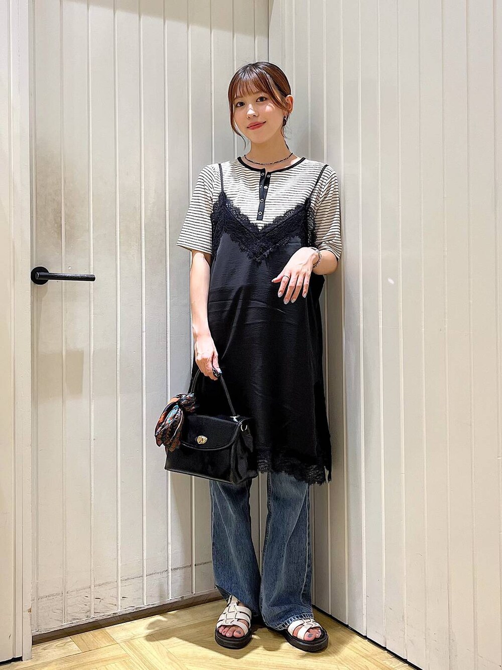 「カジュアル、大人カジュアル、Tシャツ、キャミワンピース、ローリーズスタイル_LOWRYS FARM」|「LOWRYS FARMのカンドウフィットグルカ 283656(サンダル、ホワイト系)」を使った、fuku5662さん(レディース・160cm)の夏コーディネートの2枚目の写真