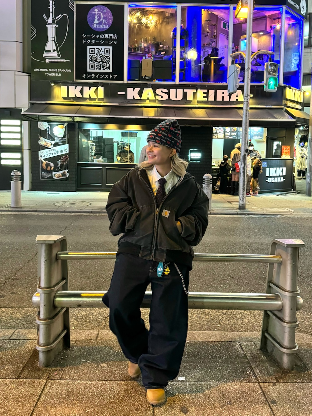 「古着MIX、ストリート、海外系ファッション、supreme、carhartt」｜「GAPのアイテム（デニムパンツ、ブルー系）」を使った、Lidiaさん（レディース・153cm）の春コーディネートの3枚目の写真