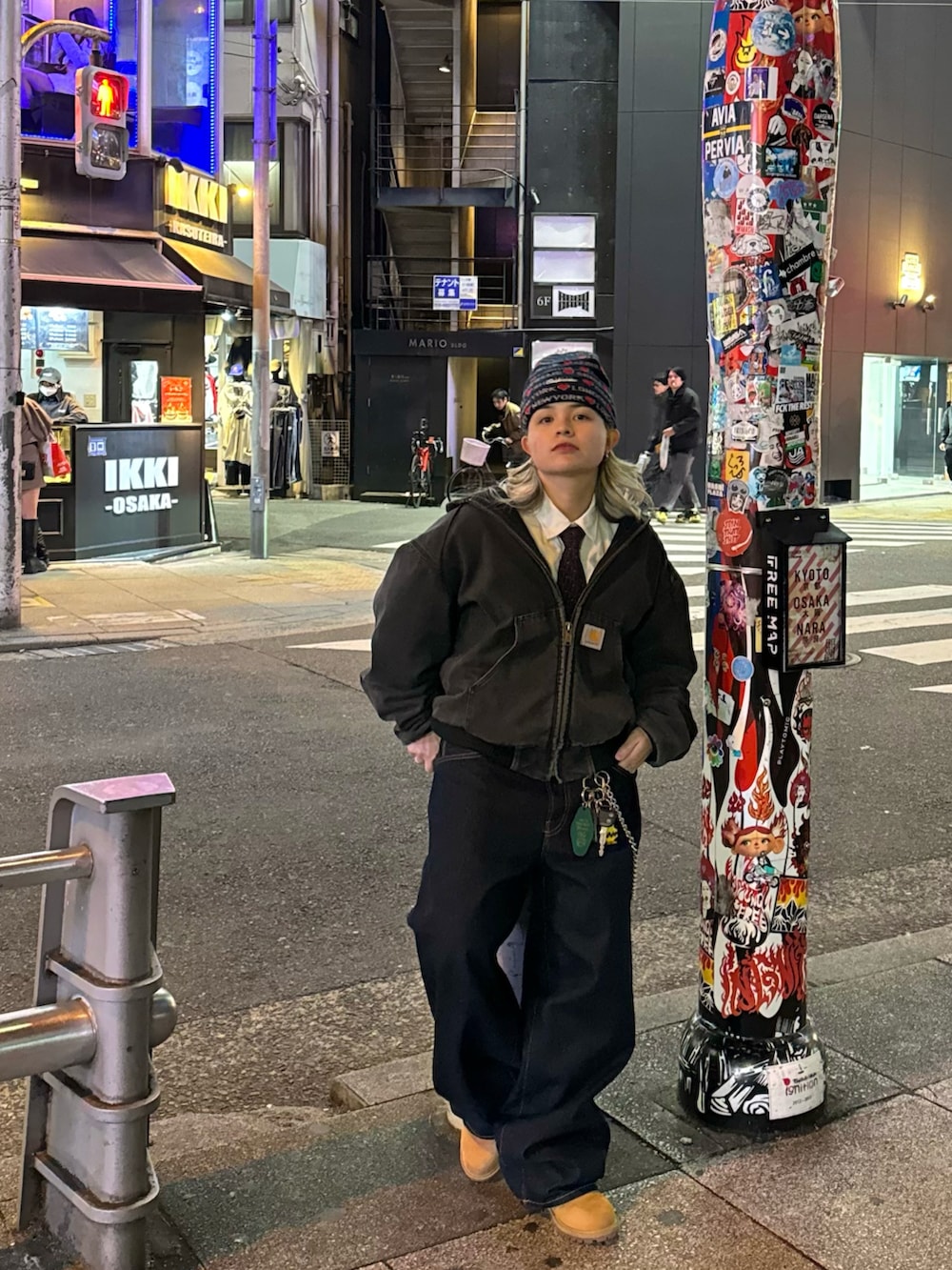 「古着MIX、ストリート、海外系ファッション、supreme、carhartt」｜「GAPのアイテム（デニムパンツ、ブルー系）」を使った、Lidiaさん（レディース・153cm）の春コーディネートの2枚目の写真