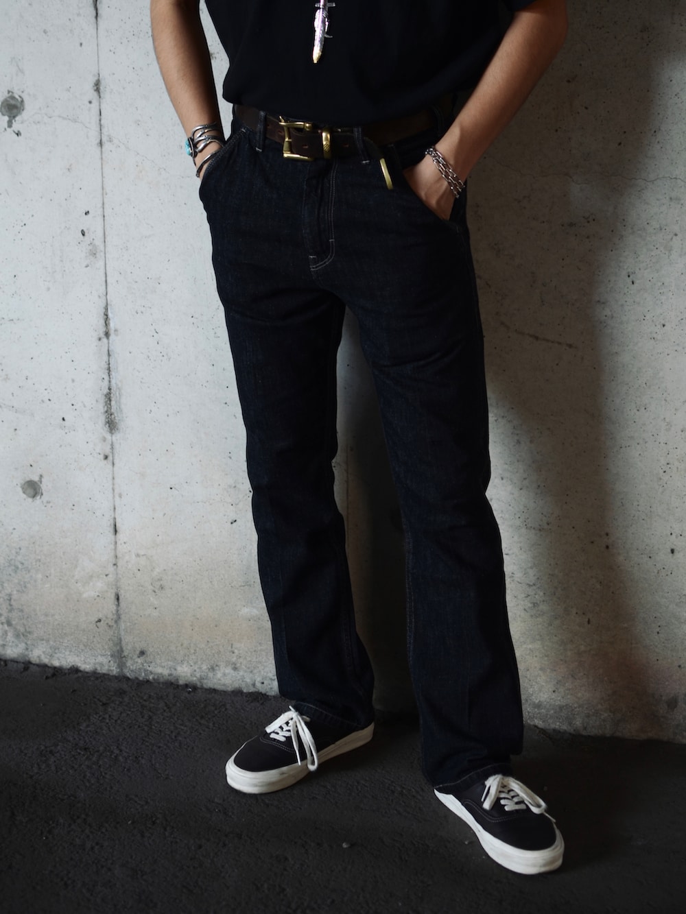 「Schott、ショット、アメカジ、ストリート、低身長コーデ、ベレー帽、パーカー、サングラス、ブラックデニム、スニーカー、VANS」｜「schottのSchott/ショット/HOODED SWEAT CHICANA/チカーナ パーカー（パーカー、オレンジ系）」を使った、RYOHEI  TOTOKIさん（メンズ・165cm）の秋コーディネートの4枚目の写真