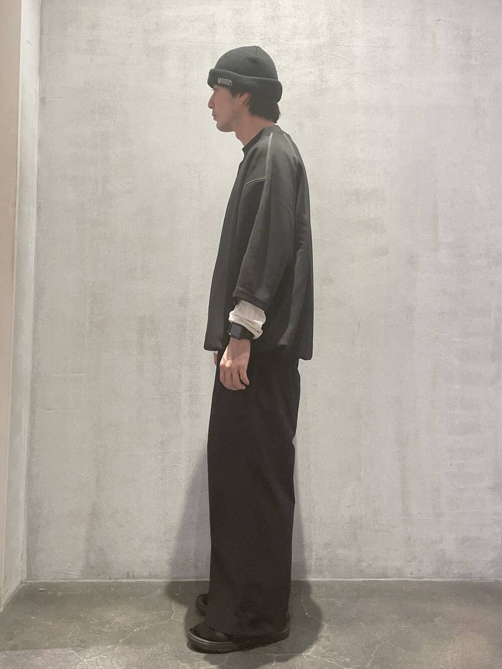 「低身長、ワントーン、ヴィンテージ、オーバーサイズ、ワイドパンツ、niko and ...、NUMERALS、Tシャツ、スウェット」｜「niko and...のUSAコットンロングスリーブTシャツ（Tシャツ/カットソー、ホワイト系）」を使った、ニコまるさん（メンズ・168cm）の春コーディネートの2枚目の写真