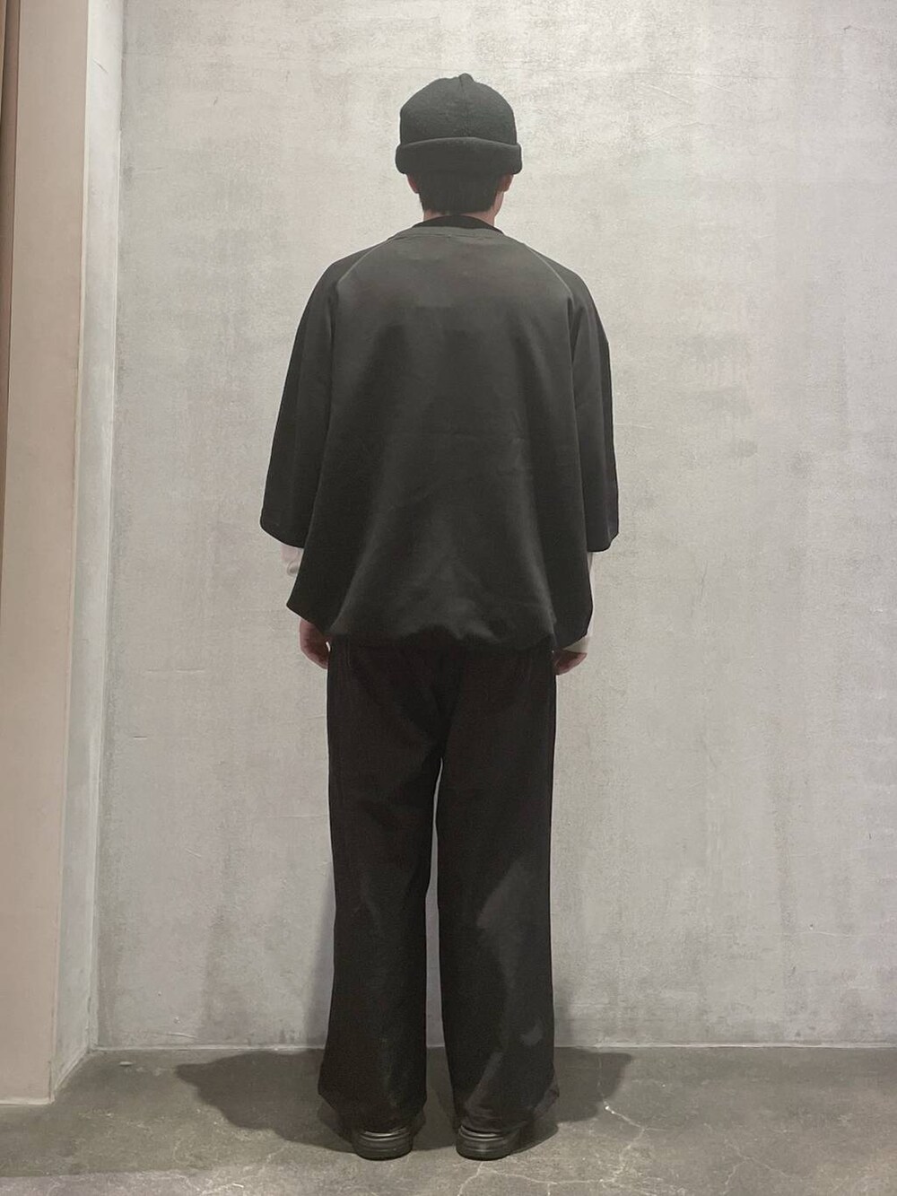 「低身長、ワントーン、ヴィンテージ、オーバーサイズ、ワイドパンツ、niko and ...、NUMERALS、Tシャツ、スウェット」｜「niko and...のUSAコットンロングスリーブTシャツ（Tシャツ/カットソー、ホワイト系）」を使った、ニコまるさん（メンズ・168cm）の春コーディネートの3枚目の写真