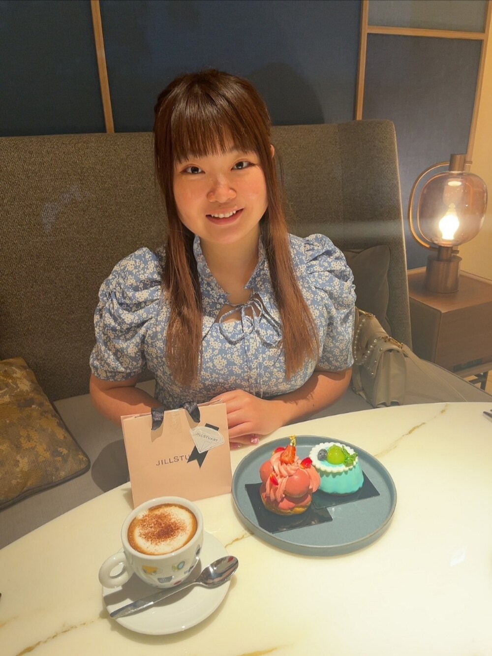 「友達とご飯、ヒルトンホテル広島、夏コーデ、ブルーコーデ、willselection、ankrouge、アンクルージュ、ワンアフターアナザーナイスクラップ、one after another NICE CLAUP、誕生日祝い、ジルスチュアート、大学の友達、ホテルディナー」｜「WILLSELECTIONのオープンネックフラワーワンピース（ワンピース、ブルー系）」を使った、funamonさん（レディース・152cm）の夏コーディネートの2枚目の写真