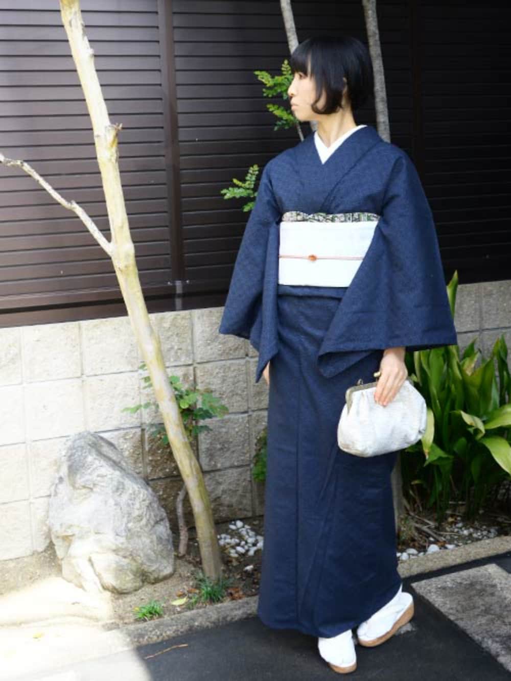 ホワイト系の和装小物、ブルー系の着物、グリーン系の和装小物を着用したレディースの春コーディネートの6枚目の写真