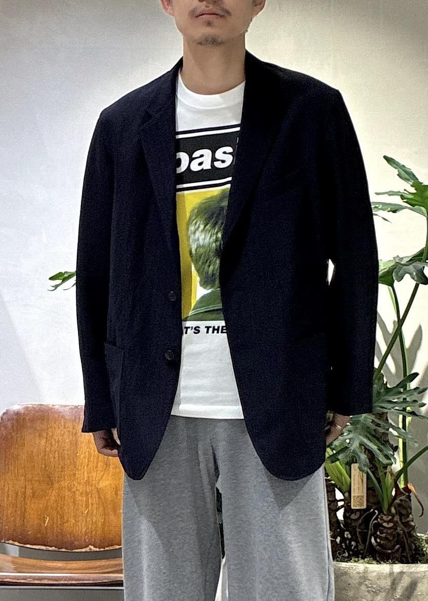 「25AW、25AW秋の新作、初秋コーデ、秋コーデ、デートコーデ、お出かけコーデ、旅行コーデ、大人カジュアル、コラボアイテム、ADAM ET ROPÉ、トップス、Tシャツ/カットソー、ジャケット/アウター、テーラードジャケット、パンツ」|「ADAM ET ROPE'のレザースリッポン(スリッポン、ブラック系)」を使った、ふかのきさん(メンズ・172cm)の秋コーディネートの7枚目の写真