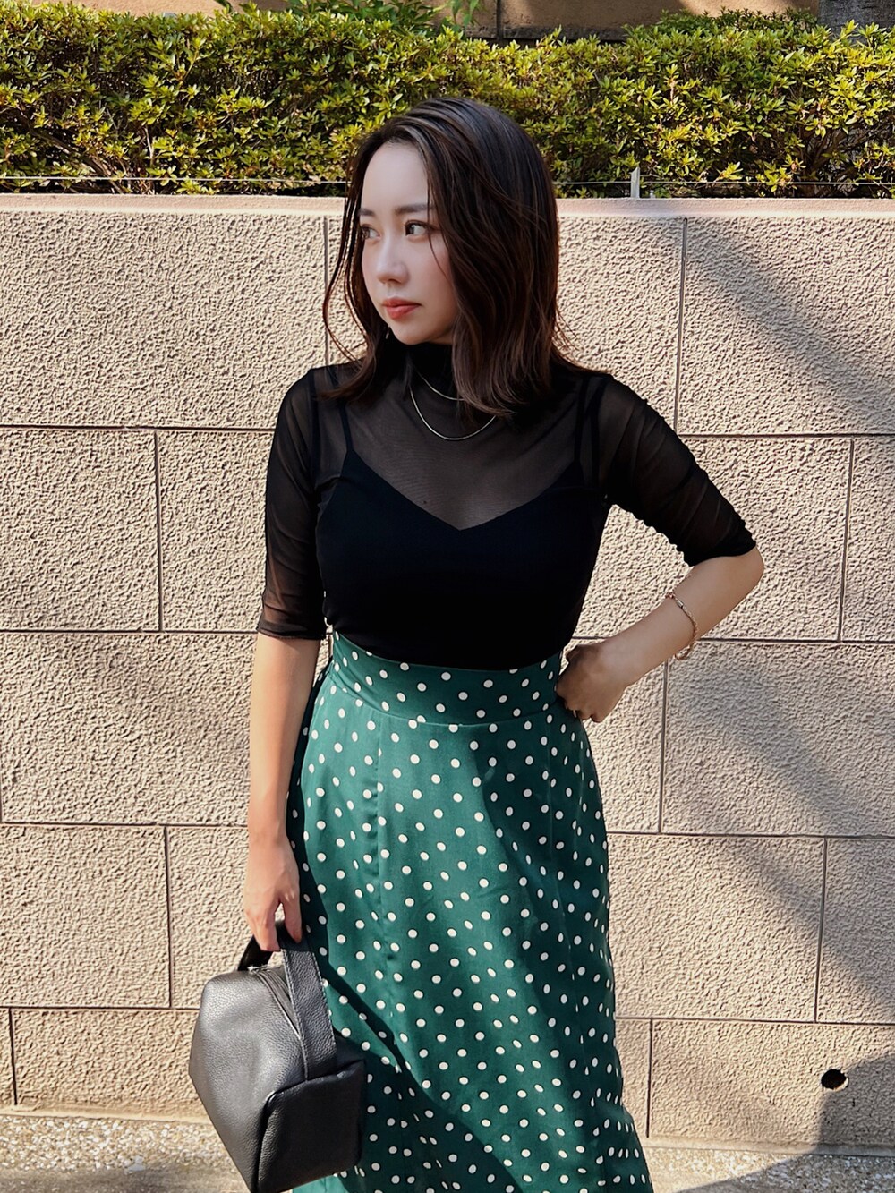 「夏コーデ、お出かけコーデ、オトナカジュアル、秋コーデ、ootd、差し色、ドット柄、グリーンコーデ、低身長、低身長コーデ、低身長女子、ANGIE VINTAGE」｜「ANGIEの【前後２WAY】シアーメッシュノースリーブトップス（Tシャツ/カットソー、ブラック系）」を使った、Mika Uedaさん（レディース・150cm）の夏コーディネートの2枚目の写真