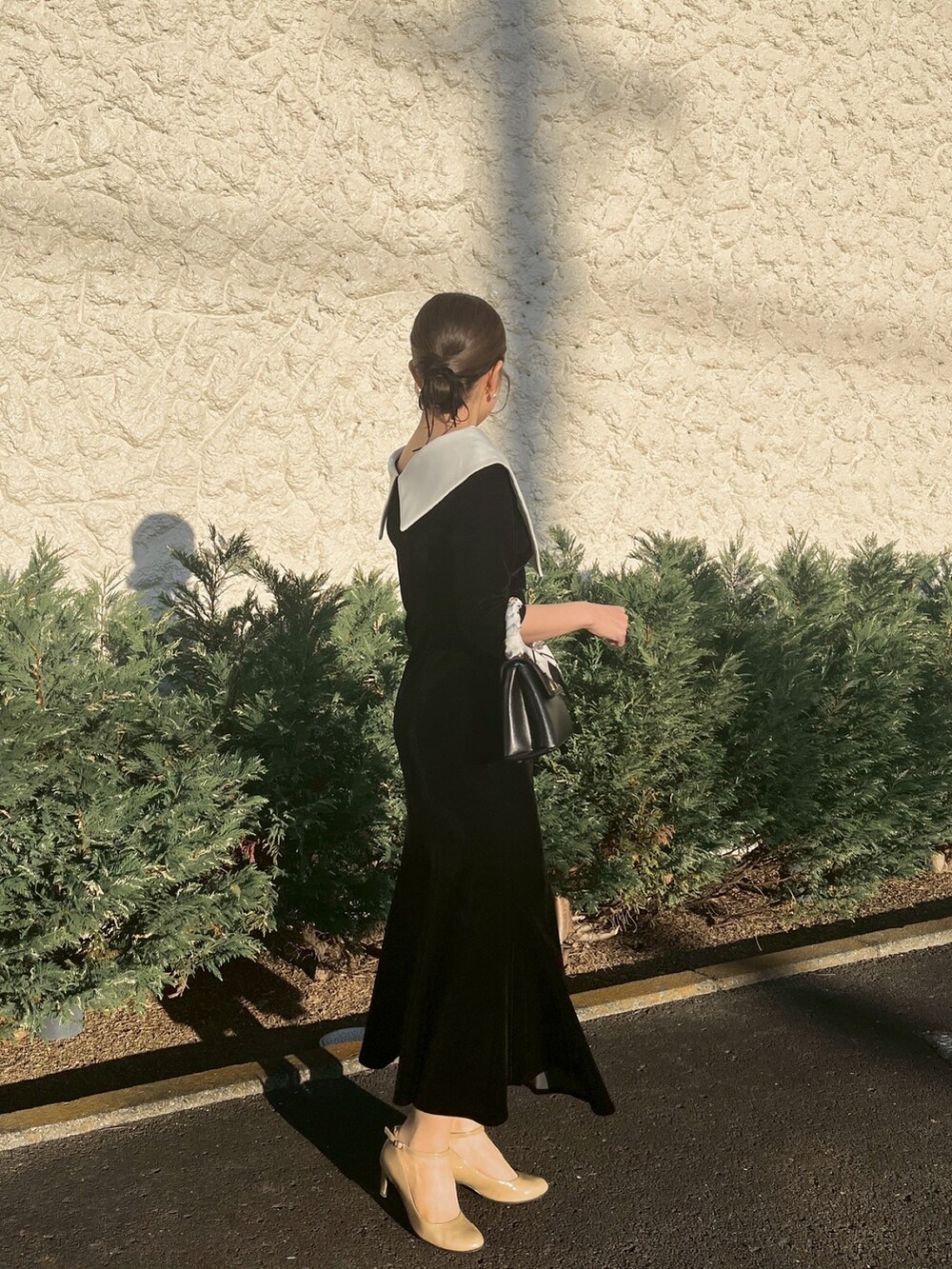 LEJA】配色アシンメトリービッグカラーベロアマーメイドシルエット