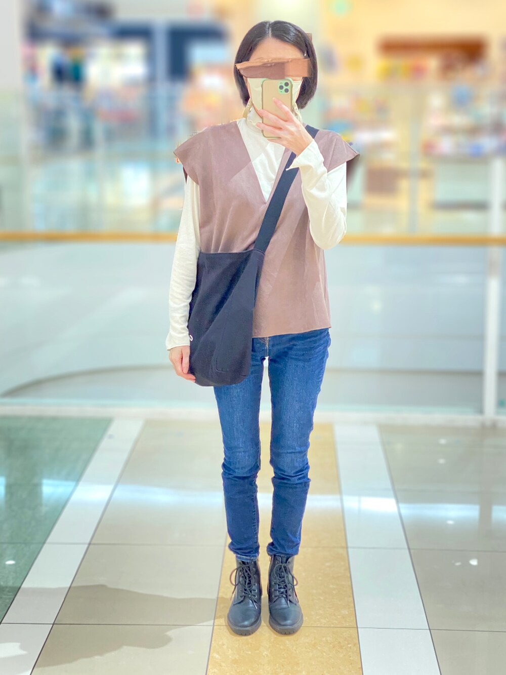 「ベスト、秋服コーデ、プチプラコーデ、ブラウンコーデ、スキニーデニム、レースアップブーツ、おしゃれさんと繋がりたい、カジュアルコーデ」｜「しまむらのアイテム（ベスト、ブラウン系）」を使った、Yマンさん（レディース・162cm）の秋コーディネートの2枚目の写真