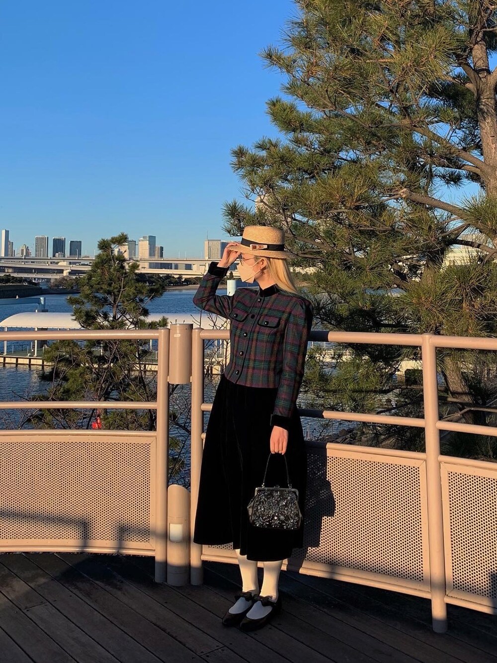 その他のテーラードジャケットを着用したレディースの冬コーディネートの2枚目の写真