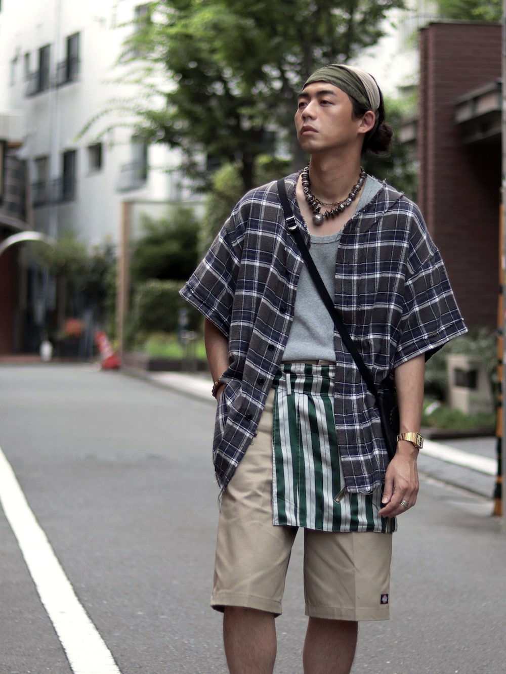 その他のスカートを着用したメンズの春コーディネートの2枚目の写真