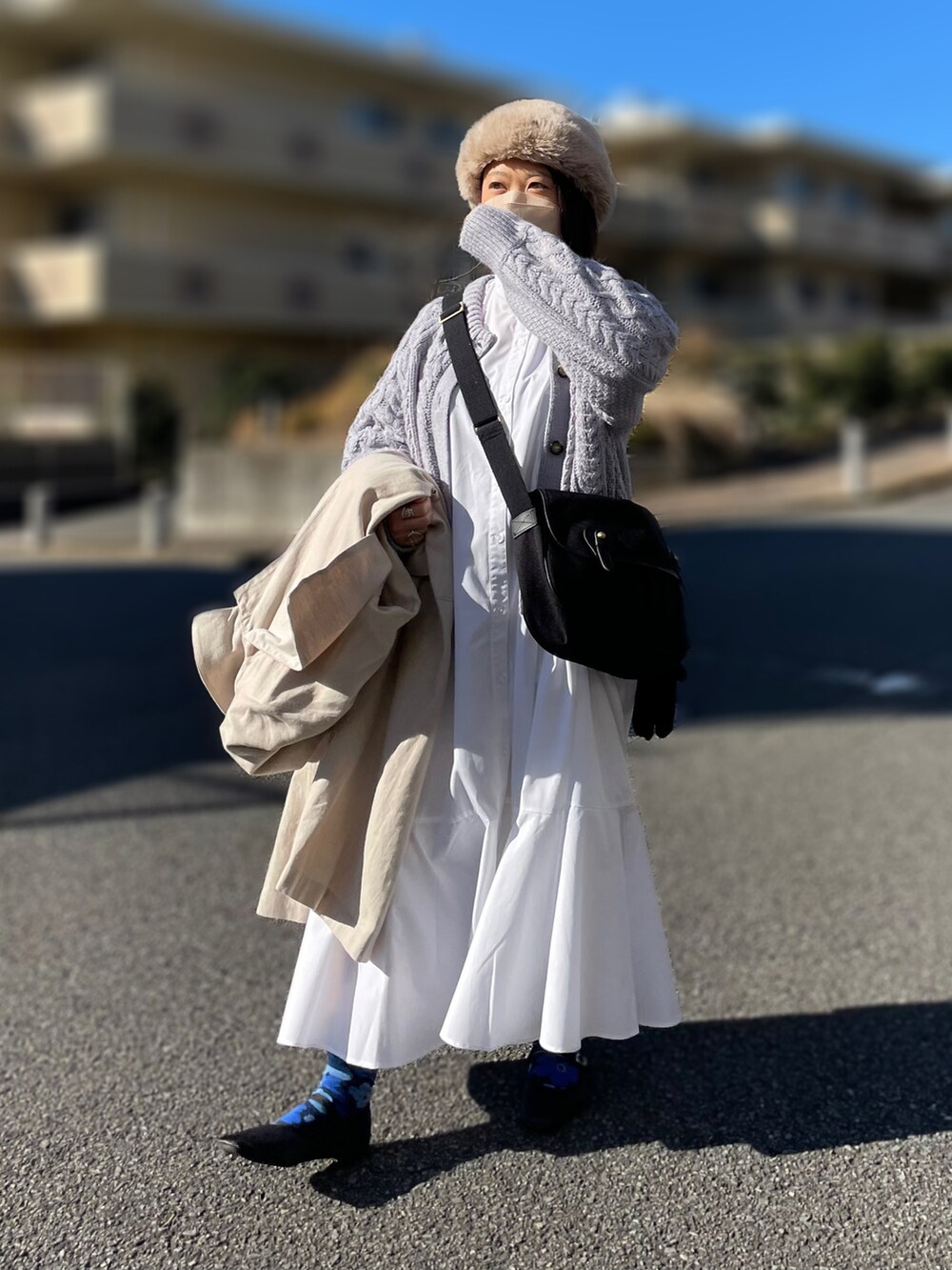 「カーディガン、marimekko、冬コーデ、帽子、大人カジュアル、GU、しまむら、休日スタイル、プチプラ、ファー小物、ロングワンピース、プチプラコーデ、低身長、マーメイド、マーメイドワンピース」｜「studio CLIPの撥水カシメショルダーバッグ（ショルダーバッグ、ブラック系）」を使った、maru☺︎さん（レディース・153cm）の冬コーディネートの2枚目の写真