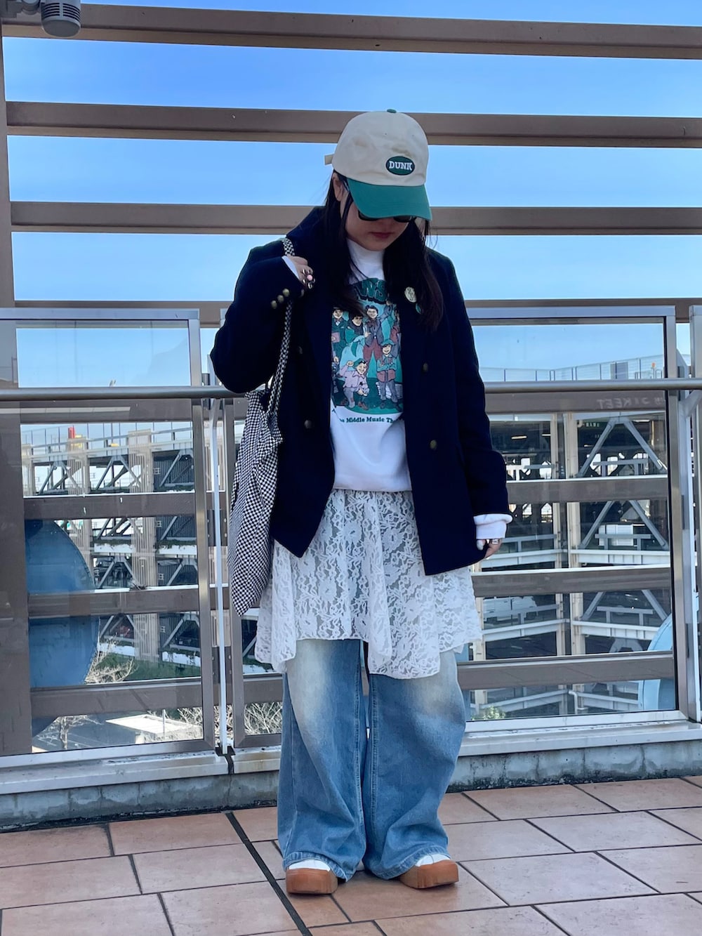 「春めき満開コーデ、ジャケット、春コーデ、レイヤードスタイル、キャップ、メガネ女子、デニム、プチプラ、古着MIX、古着、厚底シューズ、きれいめカジュアル、休日スタイル、お出かけコーデ」｜「DHOLIC STYLEのアイテム（キャップ、グリーン系）」を使った、maru☺︎さん（レディース・153cm）の春コーディネートの2枚目の写真