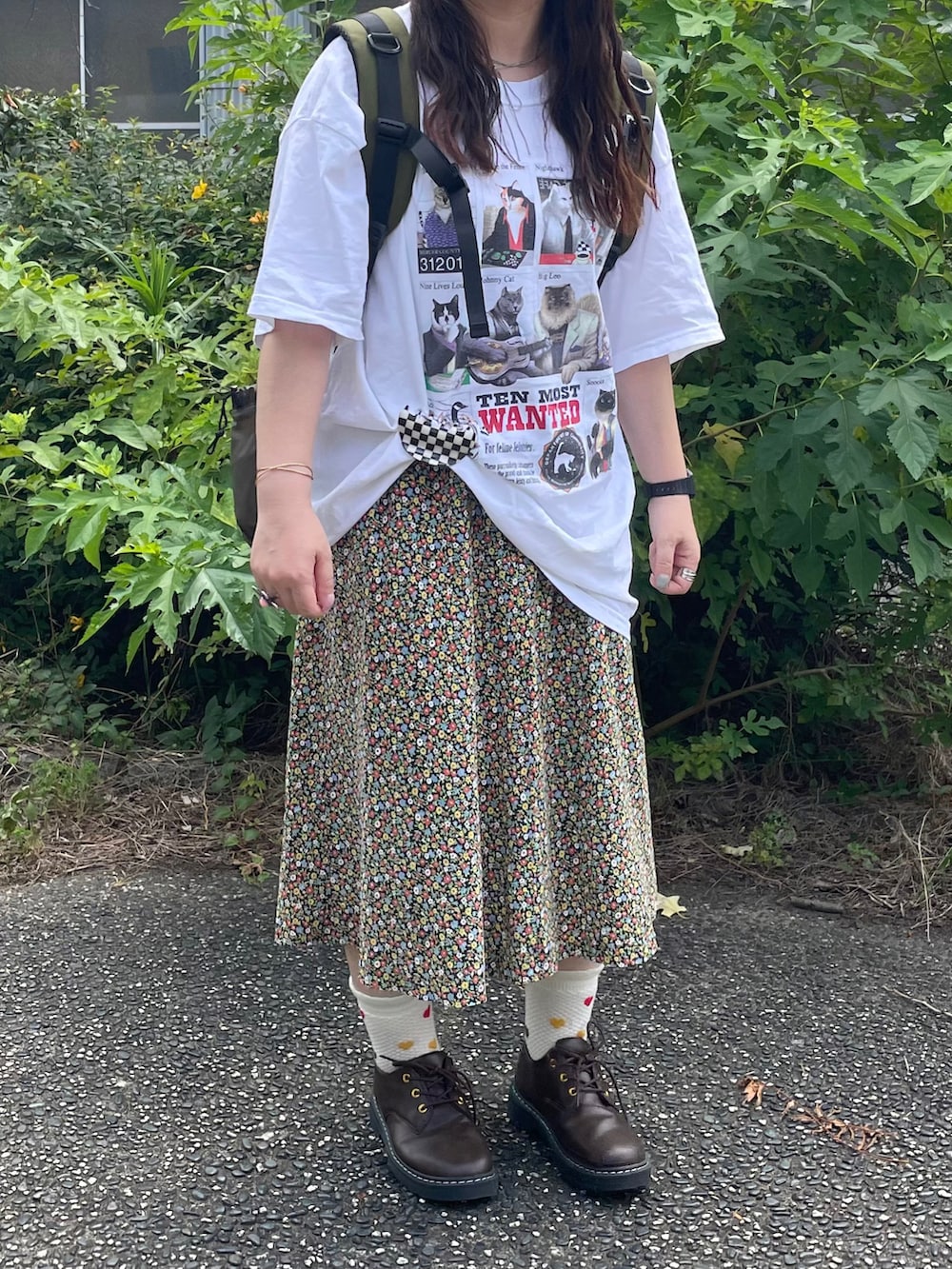 「古着MIX、古着、キャップ、白Tシャツ、バックパック、リュック、メガネ女子、きれいめカジュアル、休日スタイル、お出かけコーデ、ウエストマーク、ローファー、夏ルックで気分アップ」｜「Shoes in Closetの軽量  レースアップ マニッシュ シューズ 7978（ドレスシューズ、ブラウン系）」を使った、maru☺︎さん（レディース・153cm）の夏コーディネートの2枚目の写真