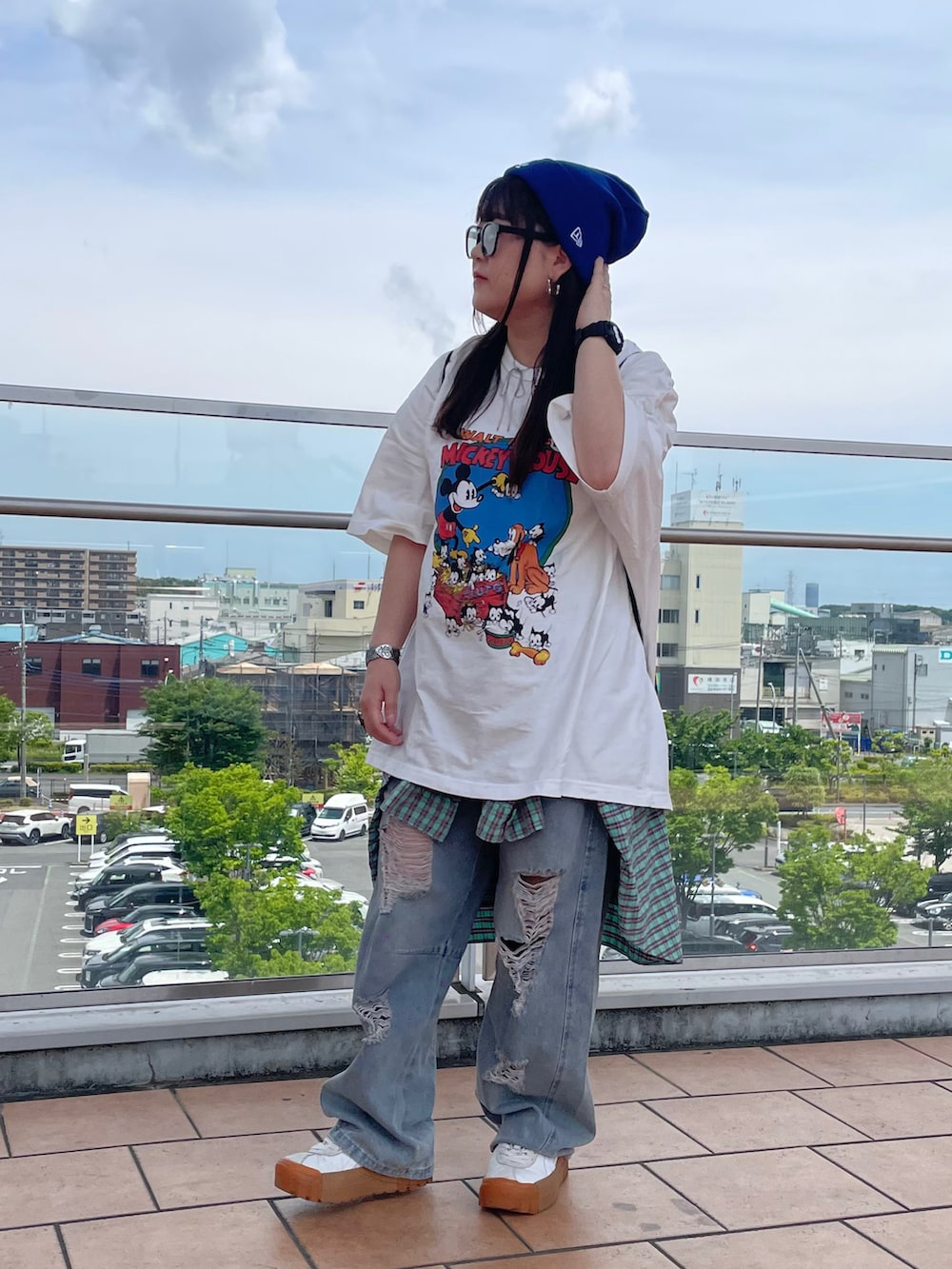 「サングラス、ワイドパンツ、韓国ファッション、ニット帽、ビーニー、厚底シューズ、スニーカー、プチプラ、しまむら、UNIQLO、adidas、きれいめカジュアル、大人カジュアル、休日スタイル、メガネ女子」｜「FREAK'S STOREのNEW ERA/ニューエラ Basic Cuff Knit LA/ベーシックカフニット ロサンゼルスドジャース(ロゴニットキャップ)（ニットキャップ/ビーニー、ブルー系）」を使った、maru☺︎さん（レディース・153cm）の春コーディネートの3枚目の写真