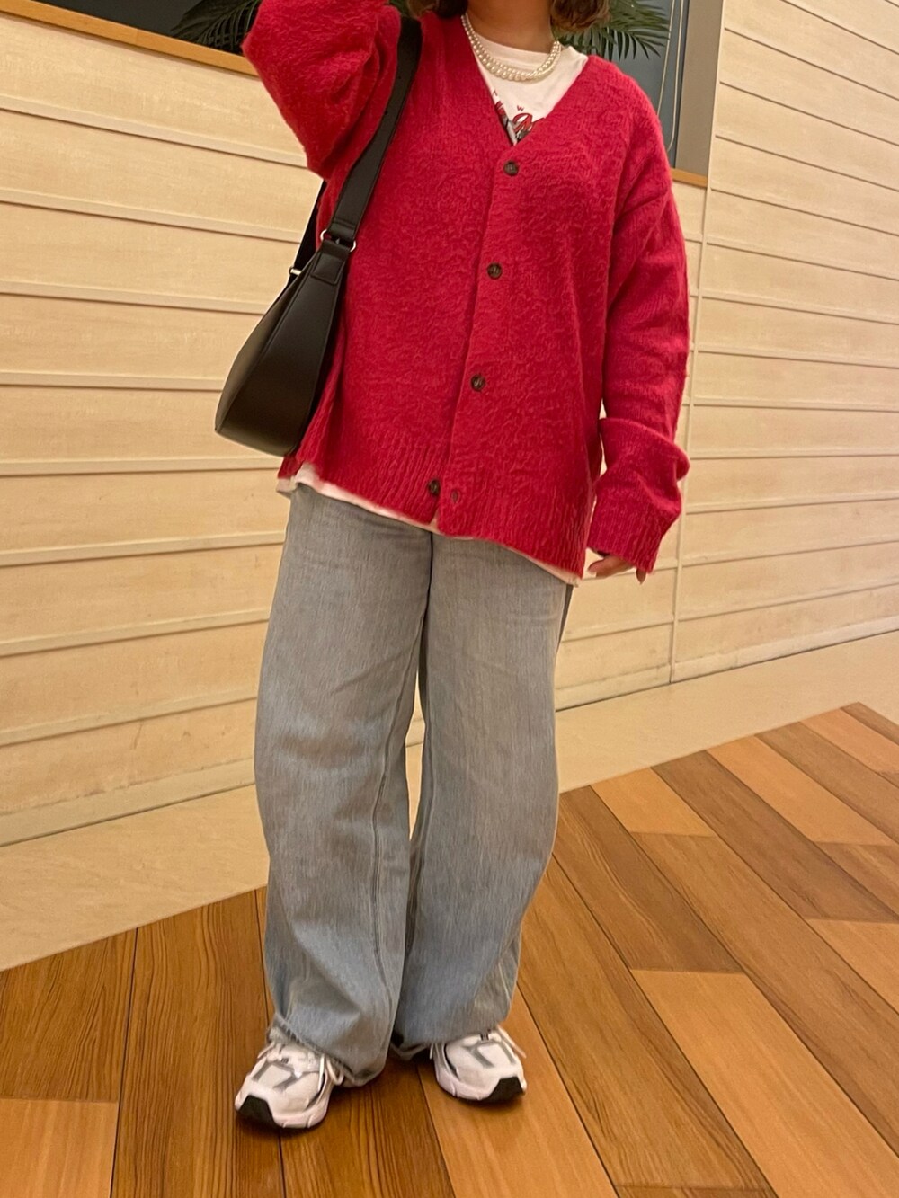 「キャップ、カーディガン、デニム、New Balance、Discoat、NEW ERA、UNIQLO、きれいめカジュアル、休日スタイル、低身長、デニムパンツ」｜「NEW ERAのNEW ERA/ニューエラ　MLB Core CLASSIC キャップ（キャップ、ブルー系）」を使った、maru☺︎さん（レディース・153cm）の秋コーディネートの2枚目の写真