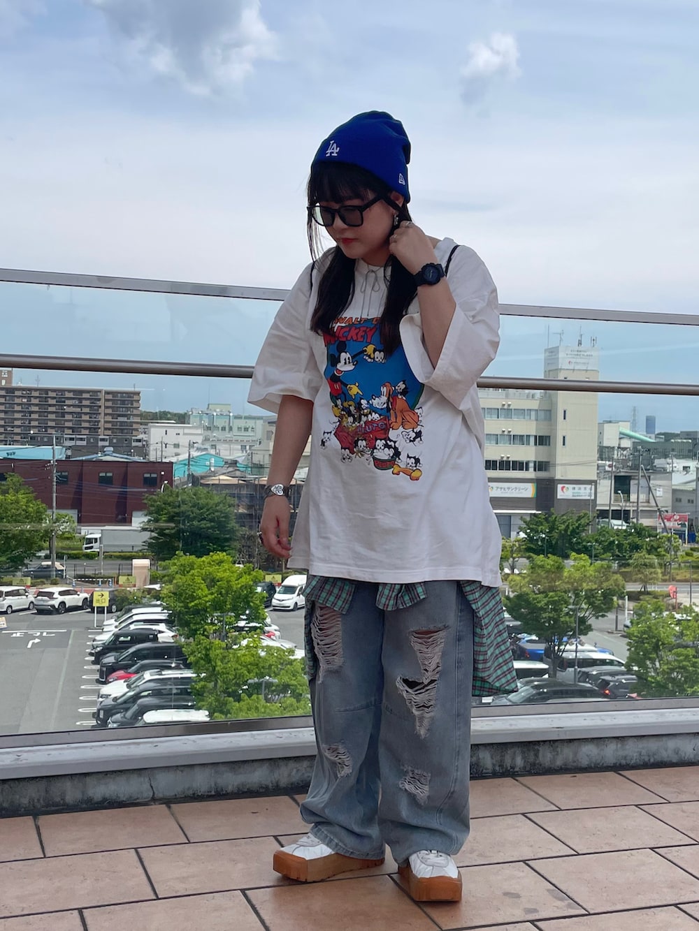 「サングラス、ワイドパンツ、韓国ファッション、ニット帽、ビーニー、厚底シューズ、スニーカー、プチプラ、しまむら、UNIQLO、adidas、きれいめカジュアル、大人カジュアル、休日スタイル、メガネ女子」｜「FREAK'S STOREのNEW ERA/ニューエラ Basic Cuff Knit LA/ベーシックカフニット ロサンゼルスドジャース(ロゴニットキャップ)（ニットキャップ/ビーニー、ブルー系）」を使った、maru☺︎さん（レディース・153cm）の春コーディネートの2枚目の写真