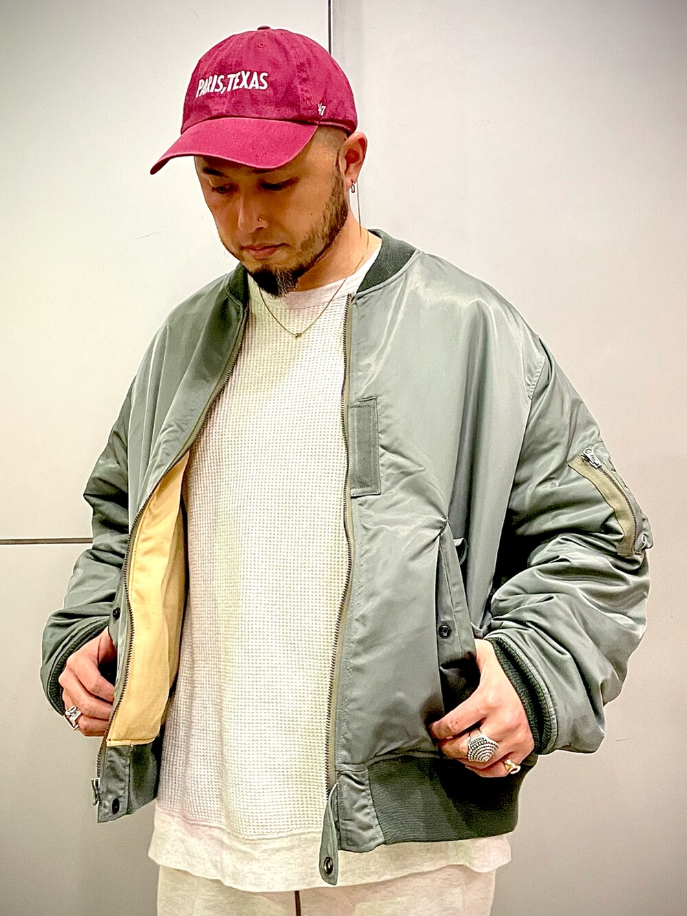 「秋冬コーデ、シンプル、カジュアル、大人カジュアル、革靴、スウェット、スウェットパンツ、ビッグシルエット、オーバーサイズ、アメカジ、アメカジコーデ、ブーツ」｜「RED WINGの【REDWING/レッドウイング】SUPERSOLE 6 MOC（ブーツ、ブラック系）」を使った、Yoshihito Hayashiさん（メンズ・170cm）の秋コーディネートの3枚目の写真