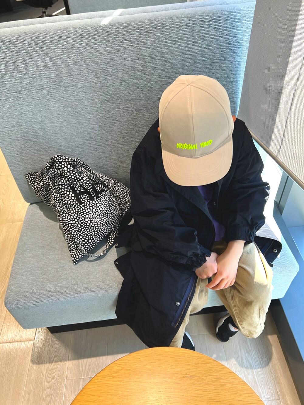 「ピーナッツ、モッズコート、ヒザデルパンツ、休日スタイル、おとこのこ、ナイキ、エアリフト、春コーデ、ロンT」｜「coenの【coen キッズ】M-65TYPE モッズコート（モッズコート、ブルー系）」を使った、kenmoxさん（キッズ・127cm）の冬コーディネートの2枚目の写真