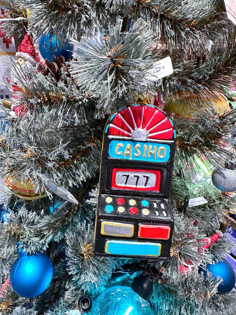 「高身長、体型カバー、オーバーサイズ、ママコーデ、高見え、カジュアル、BAYFLOW、クリスマス、生活雑貨、インテリア小物、インテリア、個性派、おうち時間、リラックス、ラフ」｜「BAYFLOWのプラキャラオーナメント★2024X'mas★（その他雑貨、その他）」を使った、ayakabfさん（レディース・172cm）の秋コーディネートの3枚目の写真