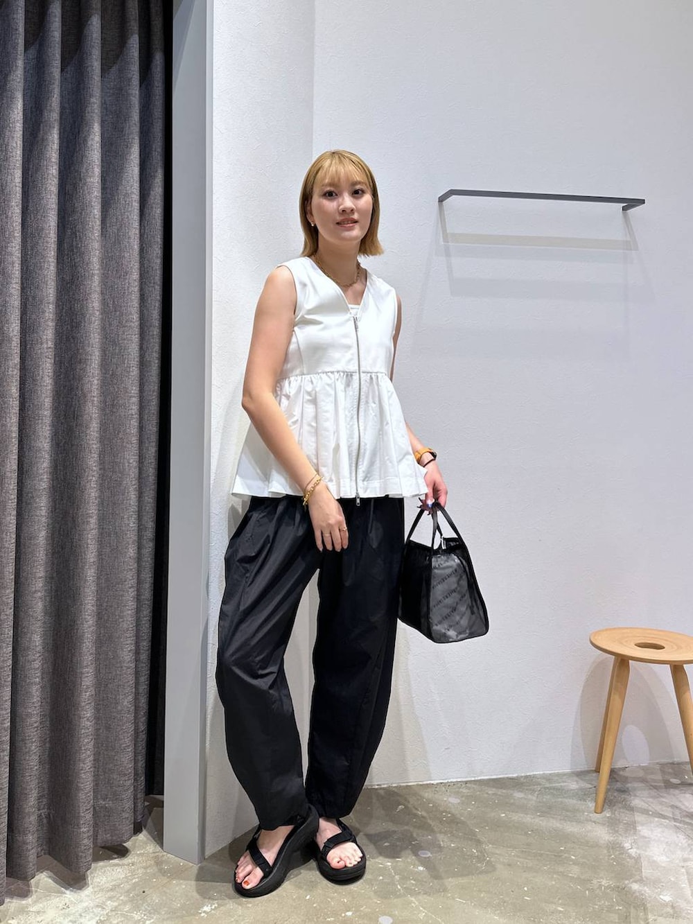 「高身長、体型カバー、オーバーサイズ、ママコーデ、骨格ストレート、高見え、カジュアル、BAYFLOW、HEREIAM、スポーティ、ヘルシー、モード、夏コーデ、ゆったり、楽ちんコーデ」｜「bijorieの【bijorie】カップ付きリブスクエアキャミ／NEW BASIC 25SS（インナーウェア/肌着、ホワイト系）」を使った、ayakabfさん（レディース・172cm）の夏コーディネートの4枚目の写真