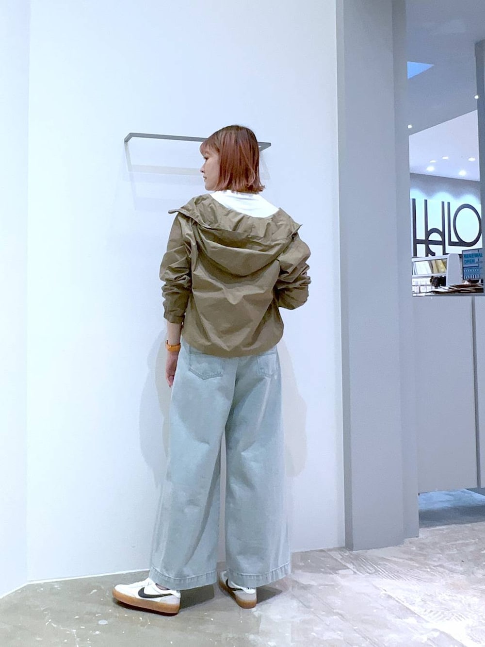 「高身長、体型カバー、オーバーサイズ、ママコーデ、高見え、カジュアル、BAYFLOW、スニーカー、アウター、マウンテンパーカー、撥水、デニムパンツ、ロンT、ワイドパンツ、接触冷感」｜「THE NORTH FACEの【THE NORTH FACE(ザ・ノース・フェイス)】ショートコンパクトジャケット（ブルゾン、グリーン系）」を使った、ayakabfさん（レディース・172cm）の春コーディネートの3枚目の写真