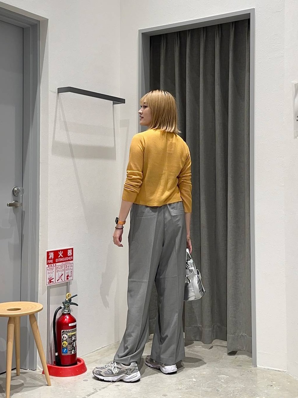 「高身長、体型カバー、オーバーサイズ、ママコーデ、骨格ストレート、高見え、カジュアル、BAYFLOW、秋コーデ、カーディガン、ワイドパンツ、きれいめカジュアル、きれいめ、スニーカー、ショルダーバッグ」｜「bijorieの【bijorie】ベストボディブラ ブラトップ／NEW BASIC 25SS（ブラジャー、ブラック系）」を使った、ayakabfさん（レディース・172cm）の秋コーディネートの3枚目の写真