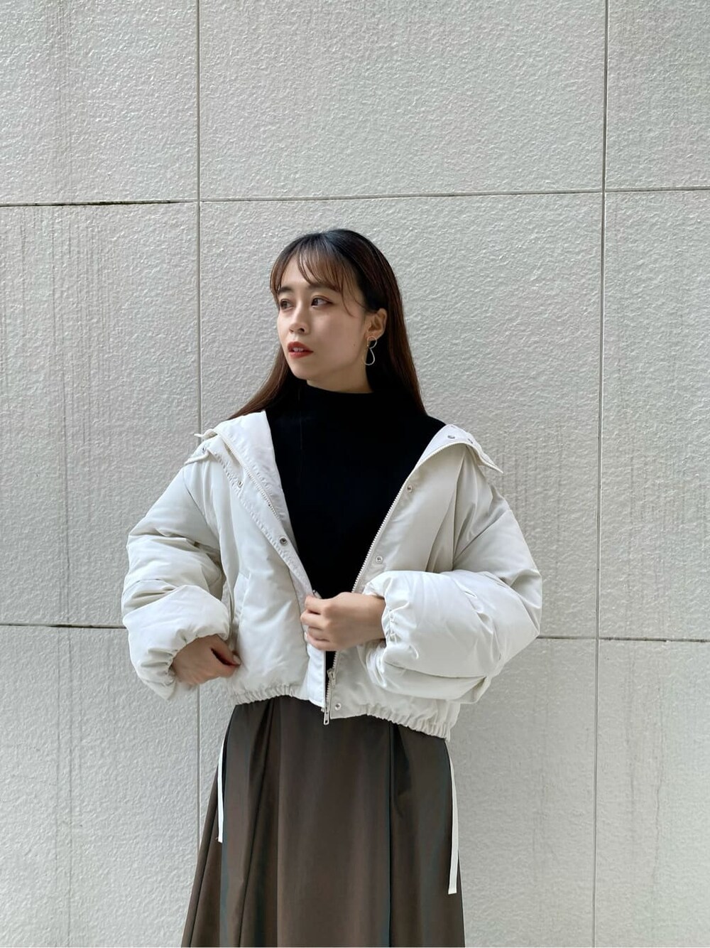 「LAGUNAMOONのストレッチフェイクスエードショートブーツ（ブーツ、ブラック系）」を使った、林さん（レディース・163cm）の秋コーディネートの3枚目の写真