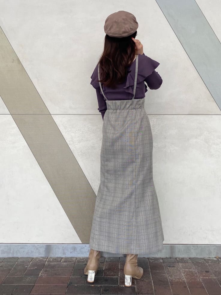 その他のスカート、パープル系のニット/セーター、その他のスカートを着用したレディースの秋コーディネートの4枚目の写真