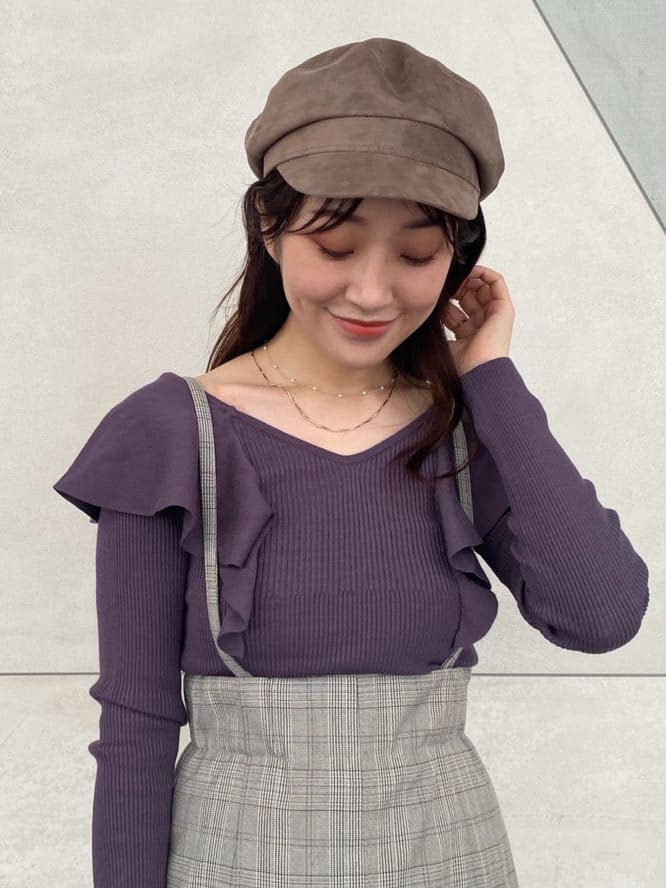 その他のスカート、パープル系のニット/セーター、その他のスカートを着用したレディースの秋コーディネートの5枚目の写真