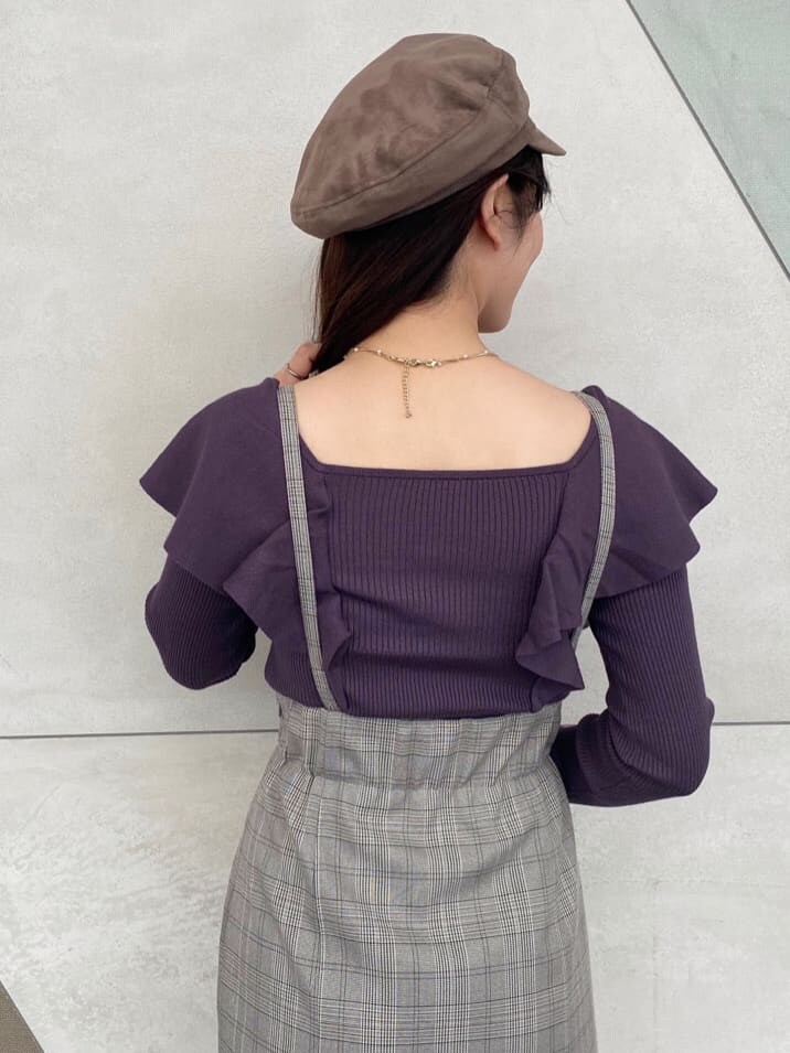 その他のスカート、パープル系のニット/セーター、その他のスカートを着用したレディースの秋コーディネートの7枚目の写真