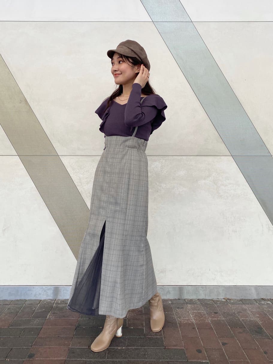その他のスカート、パープル系のニット/セーター、その他のスカートを着用したレディースの秋コーディネートの2枚目の写真