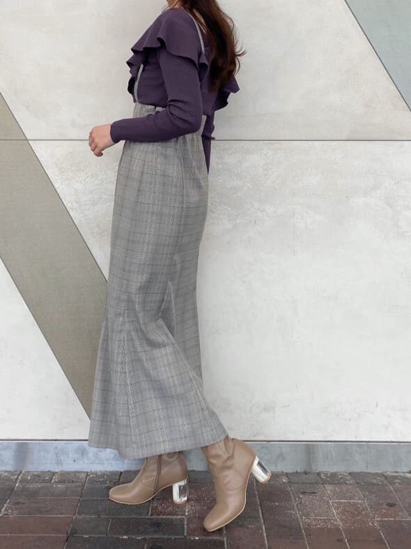 その他のスカート、パープル系のニット/セーター、その他のスカートを着用したレディースの秋コーディネートの3枚目の写真