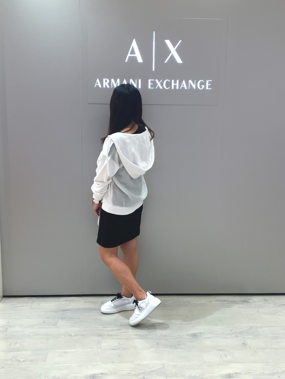 「AXchanger、AXchange、アルマーニエクスチェンジ、Tシャツワンピ、パーカー、モノトーンコーデ、スニーカー、スニーカー女子、時計、ウォレット、オトナ女子、オトナカジュアル、summer、ららぽーと立川立飛」|「ARMANI EXCHANGEの【A|X アルマーニ エクスチェンジ】ボリュームソールA|Xロゴパッチ レースアップスニーカー(スニーカー、ホワイト系)」を使った、namiheyさん(レディース・160cm)の春コーディネートの3枚目の写真