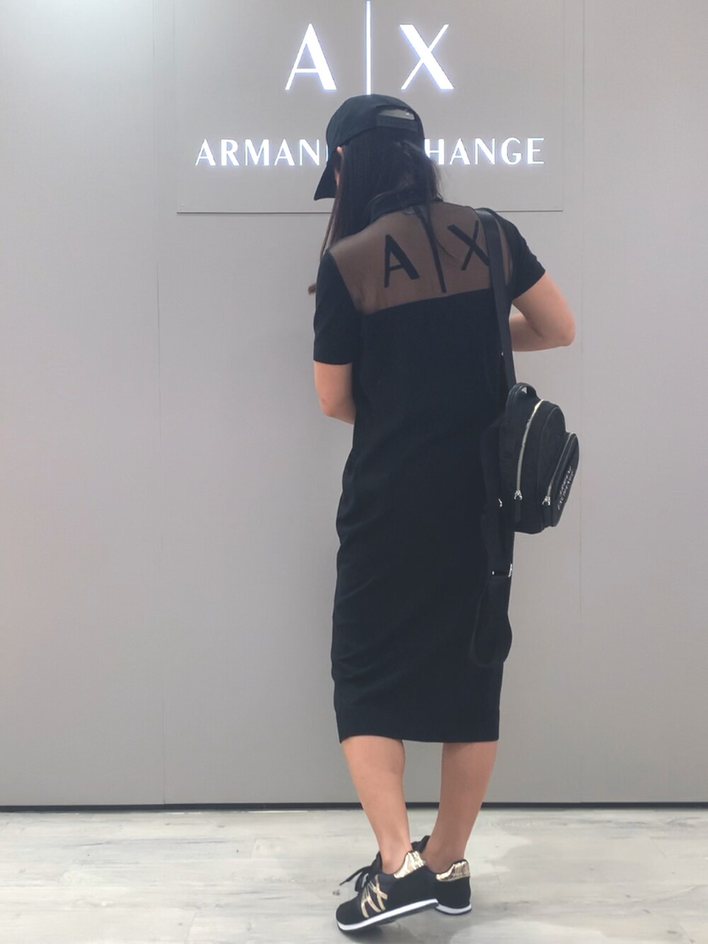 「AXchanger、AXchange、襟付きワンピース、アルマーニエクスチェンジ、モノトーンに差し色、ワンピース×スニーカー、キャップ、ららぽーと立川立飛」|「ARMANI EXCHANGEの【A|Xアルマーニ エクスチェンジ】AXロゴ レースアップスニーカー(スニーカー、ブラック系)」を使った、namiheyさん(レディース・160cm)の春コーディネートの4枚目の写真