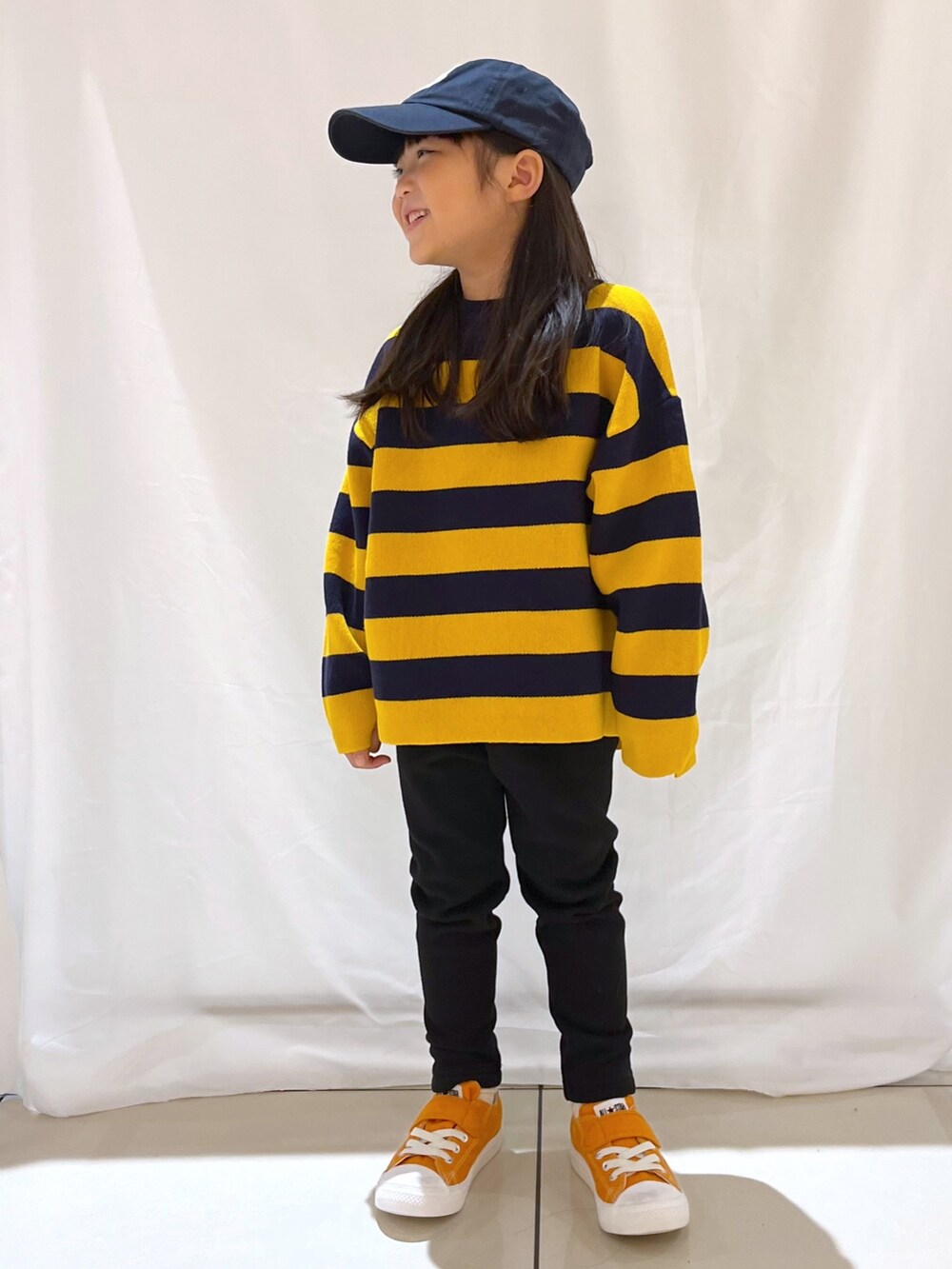 「ローリーズファーム公認インフルエンサー、ローリーズファームキッズ、ローリーズスタイル、ローリーズファーム(LOWRYS FARM)、LOWRYS FARM KIDS、キッズコーデ、キッズファッション、ニットコーデ、カジュアルコーデ、キャップ女子、キャップコーデ」｜「LOWRYS FARMのボーダーニットプルオーバー　357620（ニット/セーター、ブルー系）」を使った、とりゅうさん（レディース・156cm）の秋コーディネートの2枚目の写真